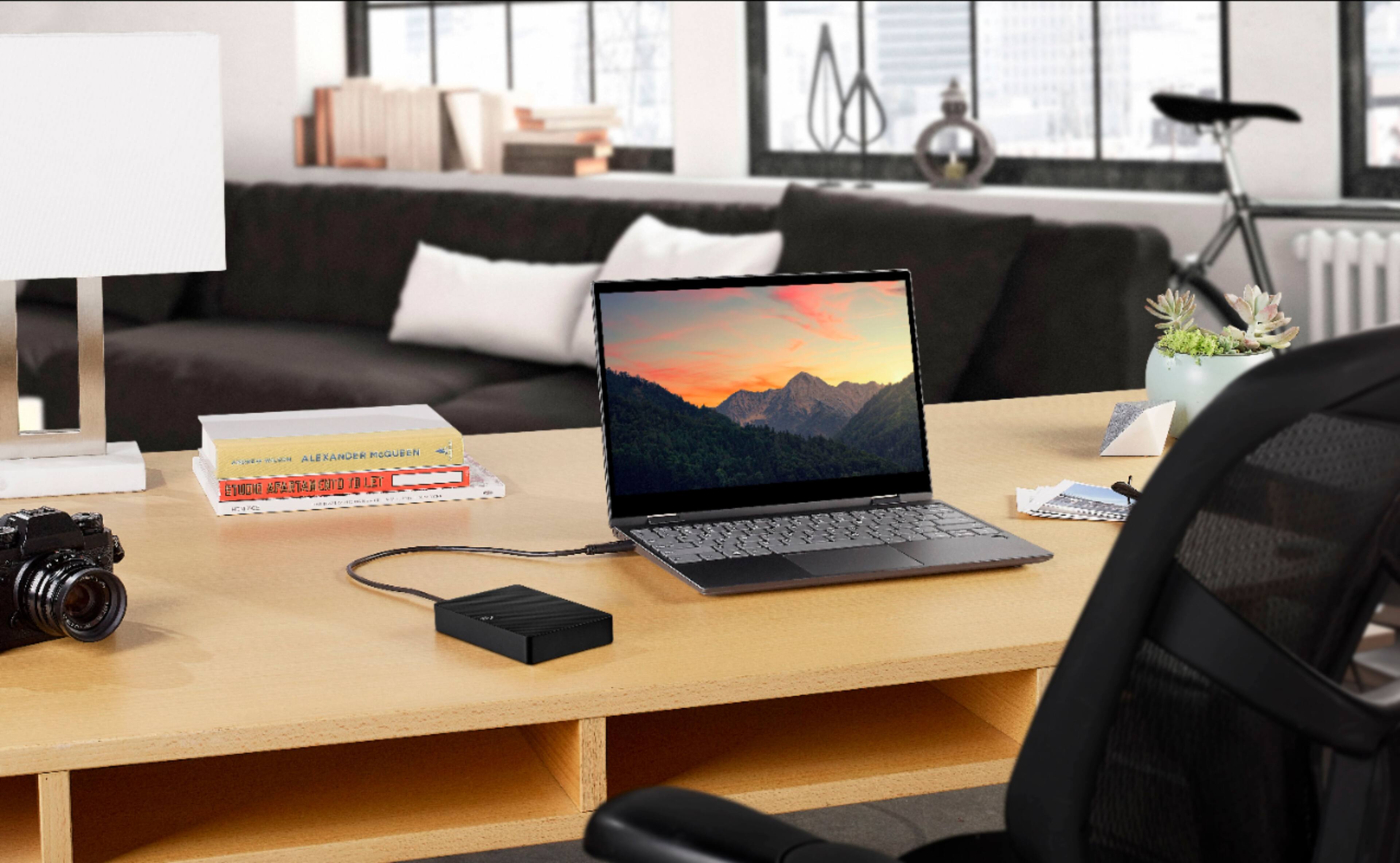 Alt View 12. Seagate - Expansion 4TB External USB 3.0 Portable Hard Drive with Rescue Data Recovery Services - Black.