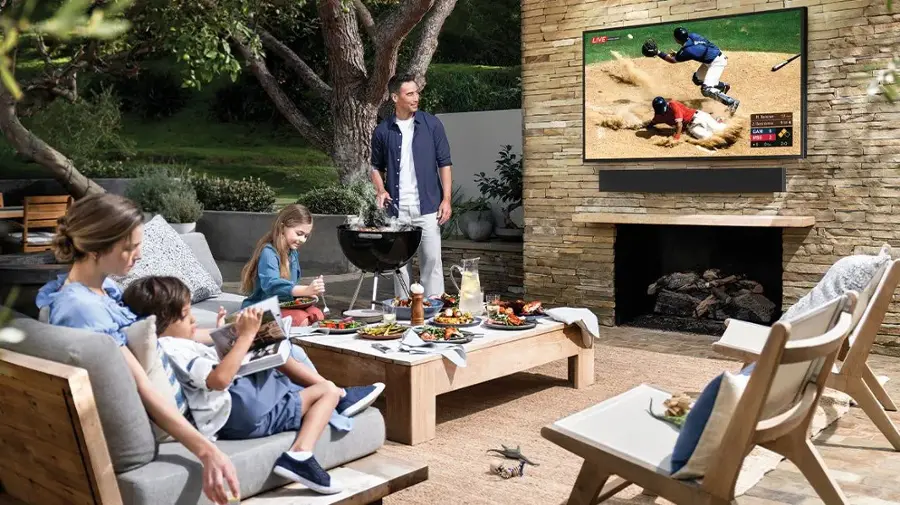 Alt View 22. Samsung - The Terrace Series 75" Class QLED Outdoor Full Sun 4K UHD Smart Tizen TV - Titan Black.