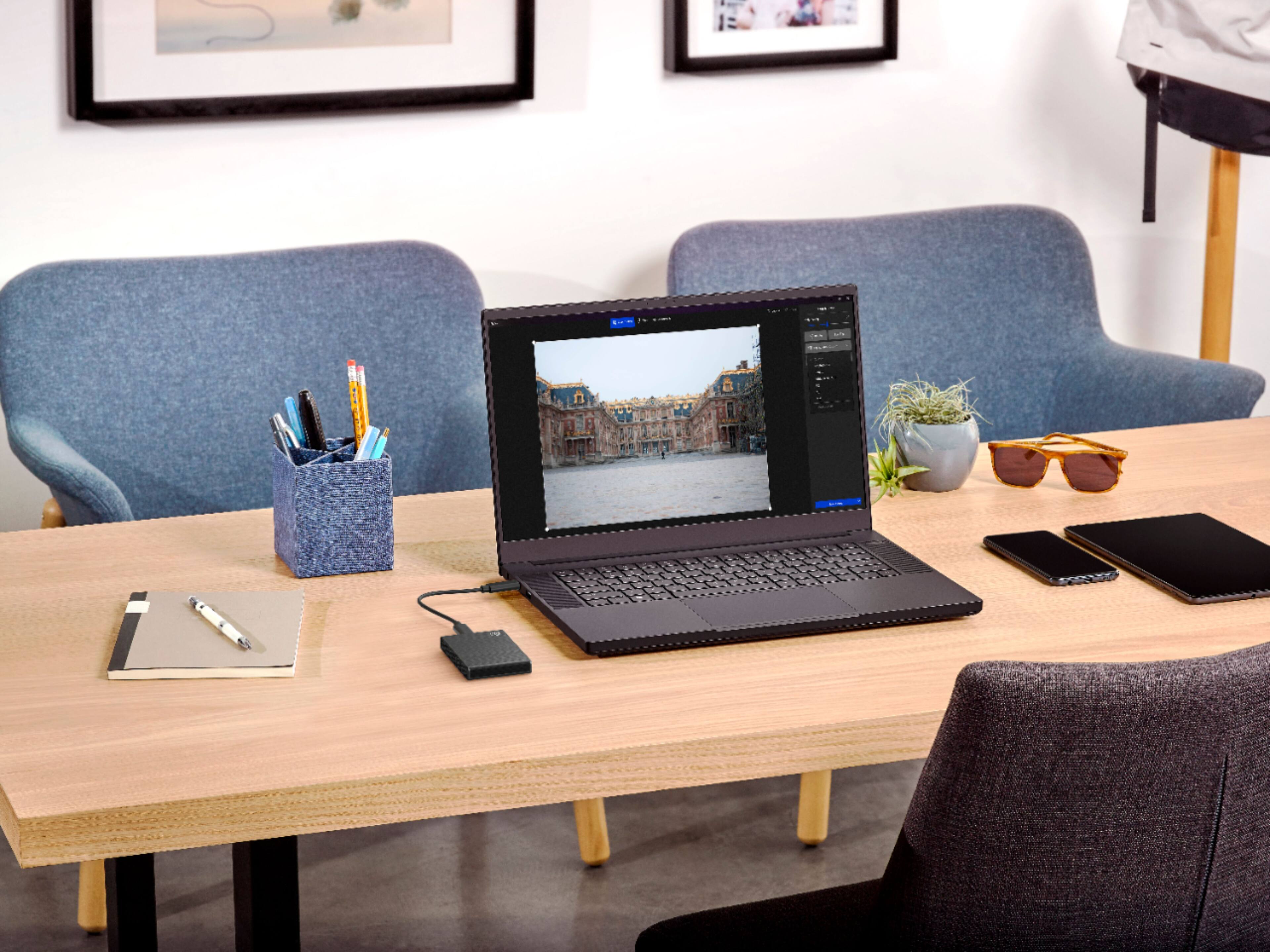 Alt View 16. Seagate - One Touch 1TB External USB-C Portable SSD with Rescue Data Recovery Services - Black.