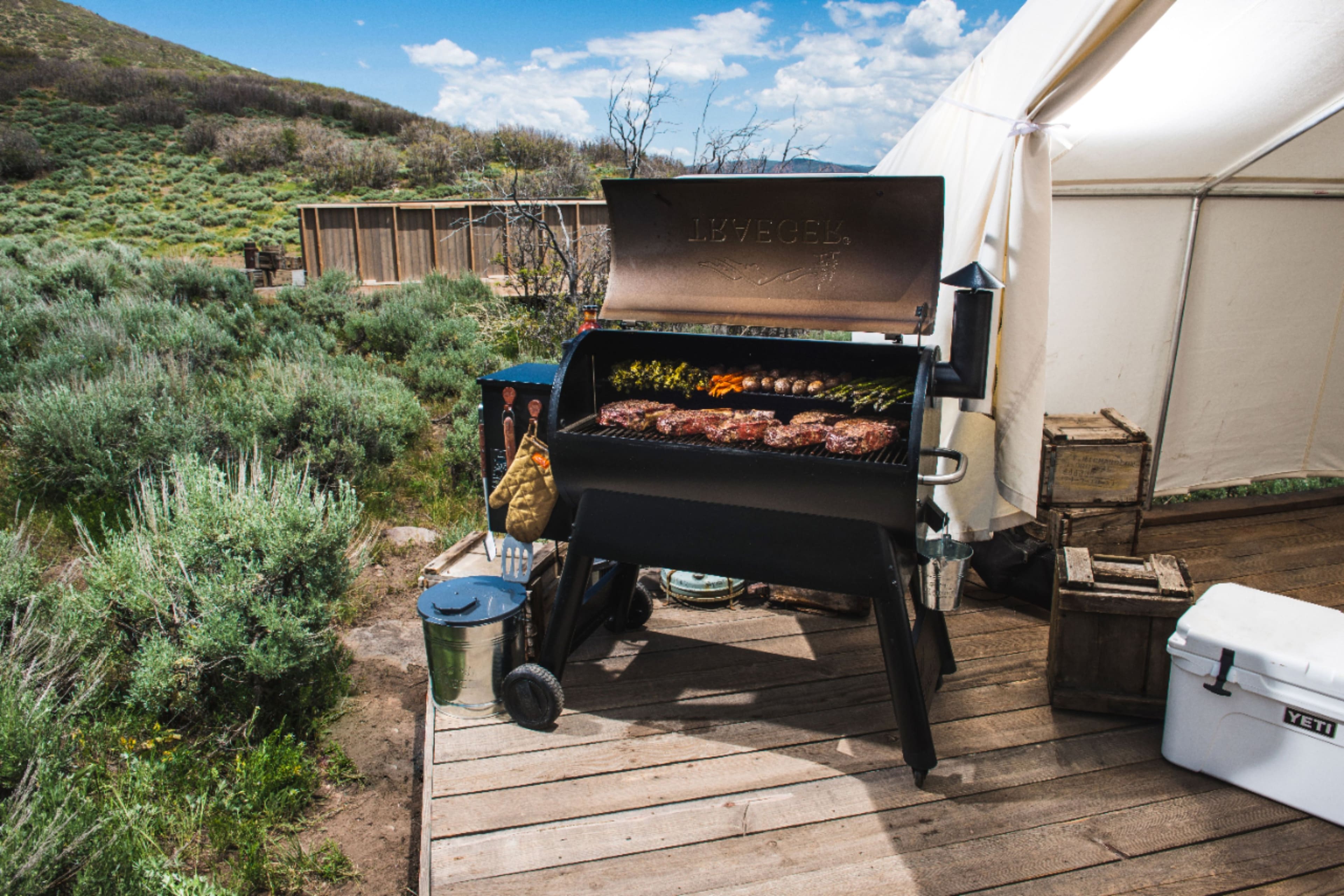Alt View 15. Traeger Grills - Pro Series 34 Pellet Grill and Smoker - Bronze.