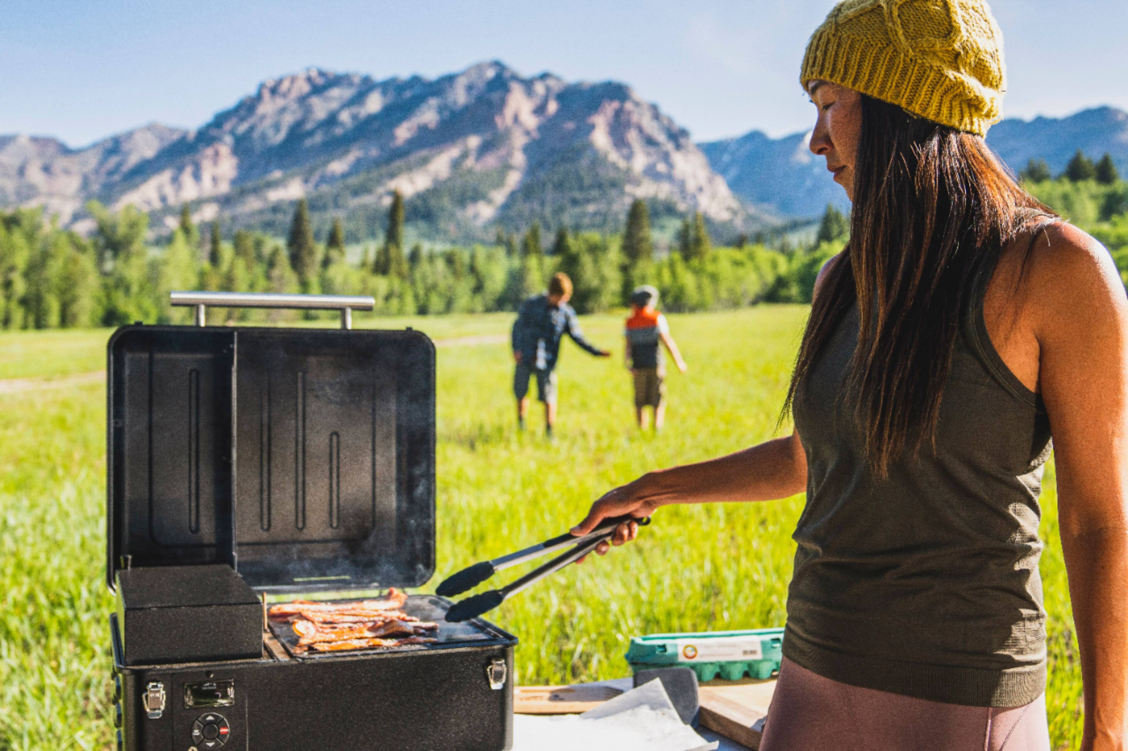 Alt View 16. Traeger Grills - Ranger Wood Pellet Grill - Black.