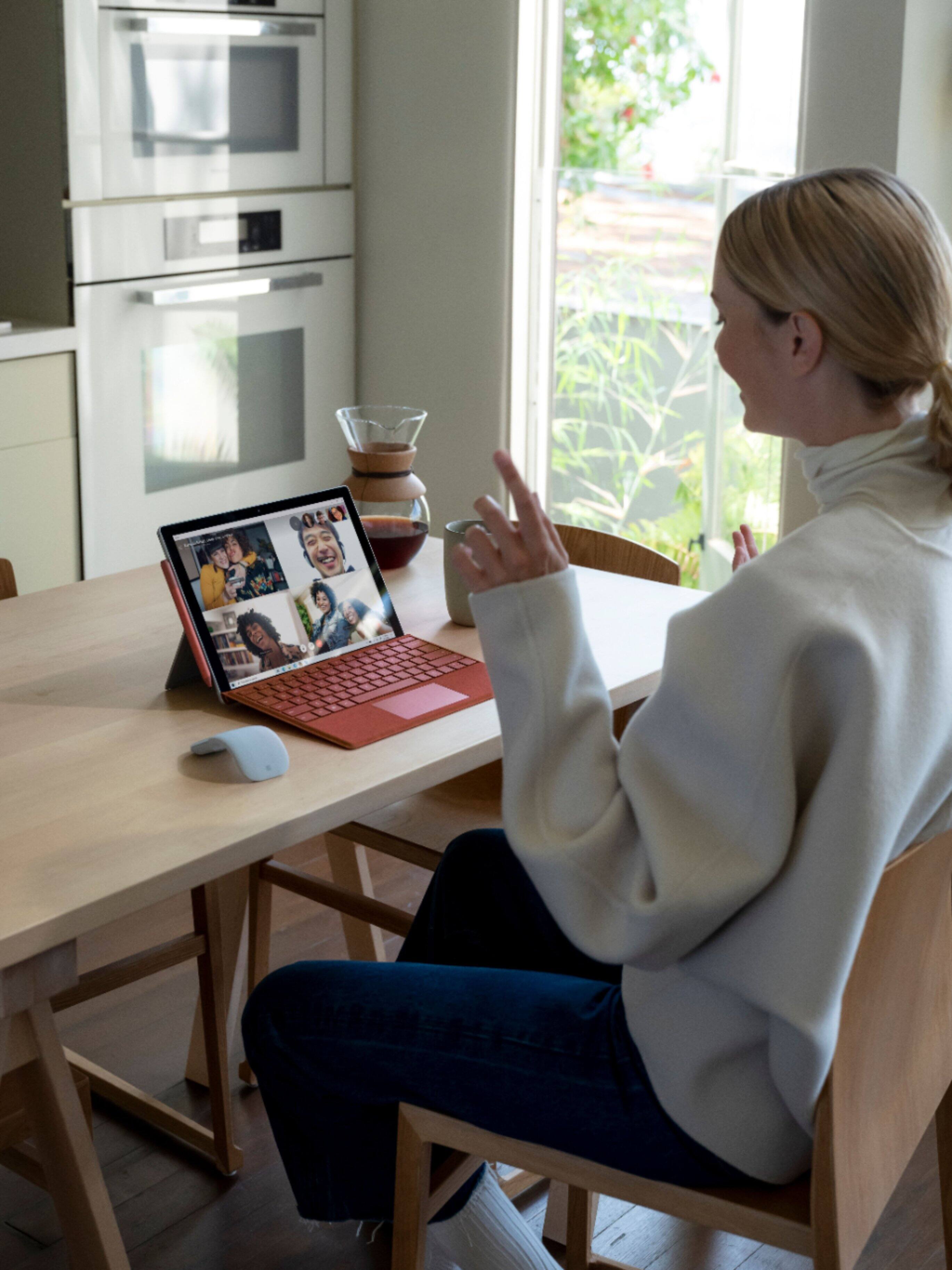 Alt View 20. Microsoft - Geek Squad Certified Refurbished Surface Pro 7 - 12.3" Touch Screen - 512GB SSD - Platinum.