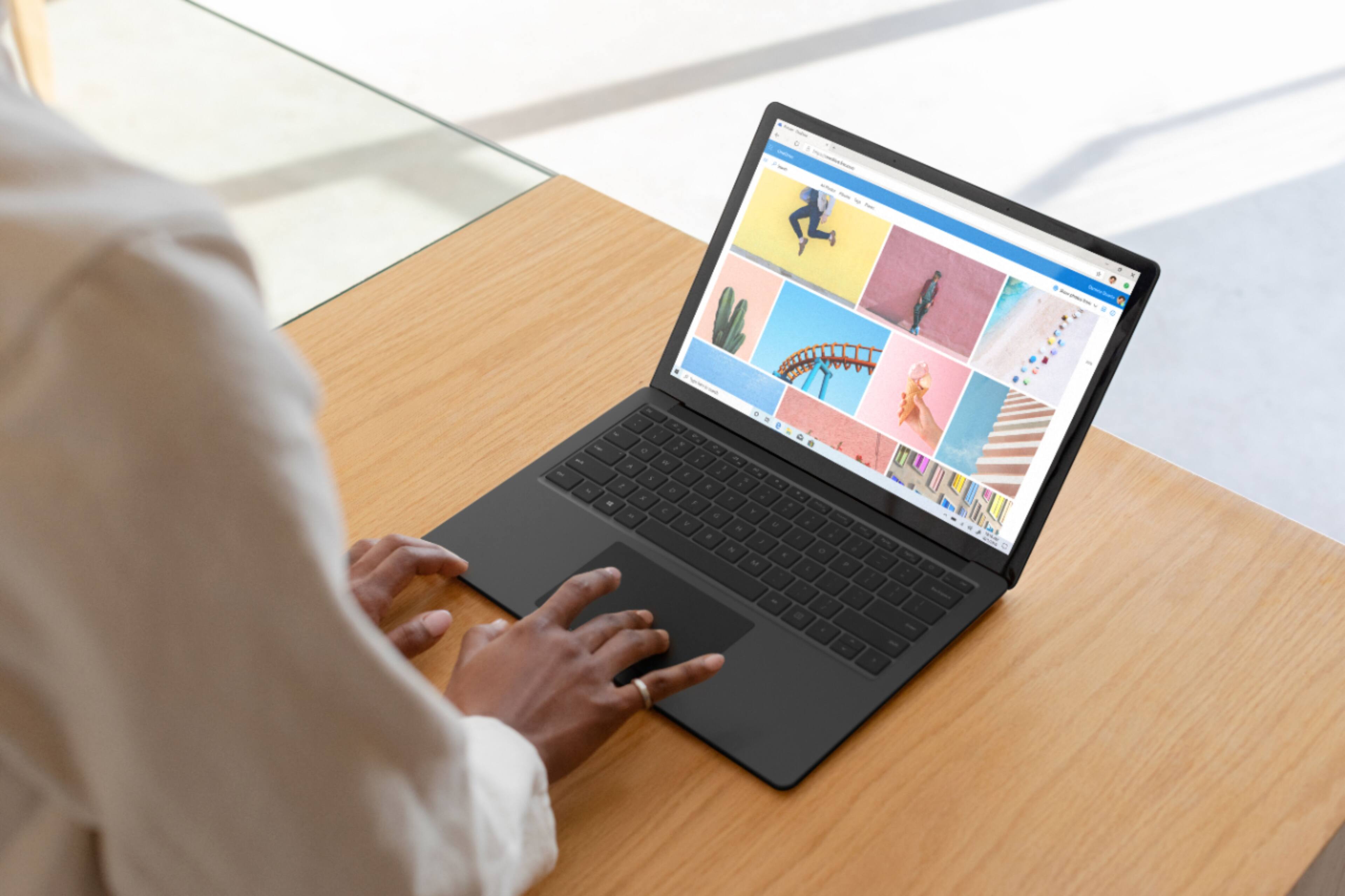 Alt View 18. Microsoft - Geek Squad Certified Refurbished Surface Laptop 3 - 13.5" Touch-Screen - Intel Core i7 - 16GB Memory - 1TB SSD - Matte Black.