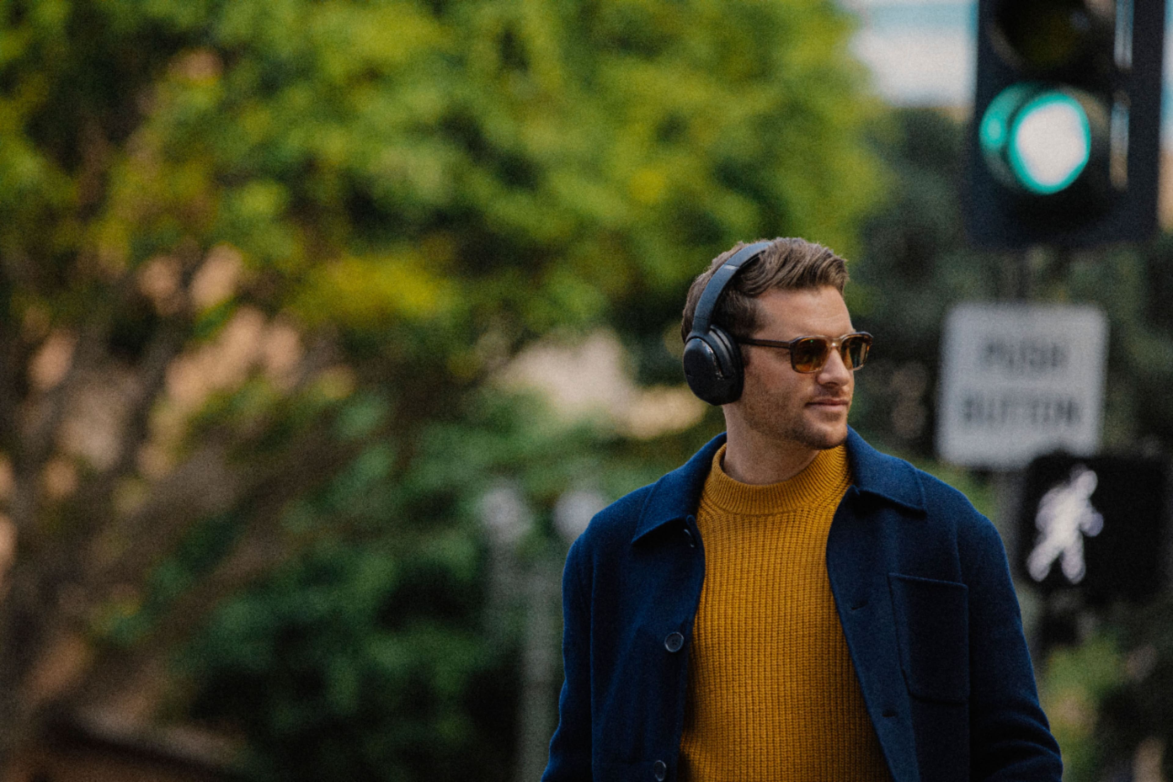 Alt View 19. JBL - Tour One Wireless Over-Ear Noise Cancelling Headphones - Black.