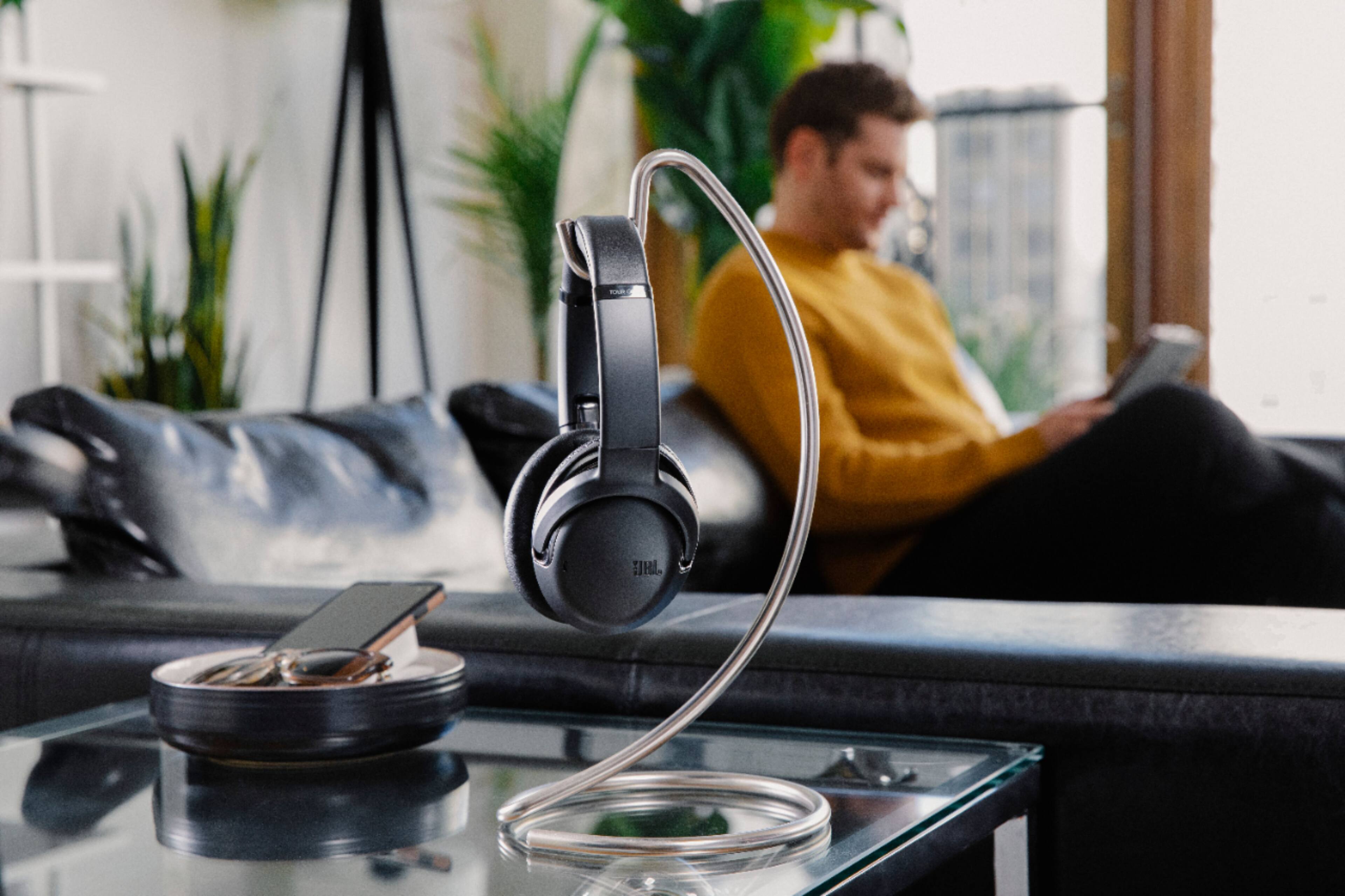 Alt View 22. JBL - Tour One Wireless Over-Ear Noise Cancelling Headphones - Black.