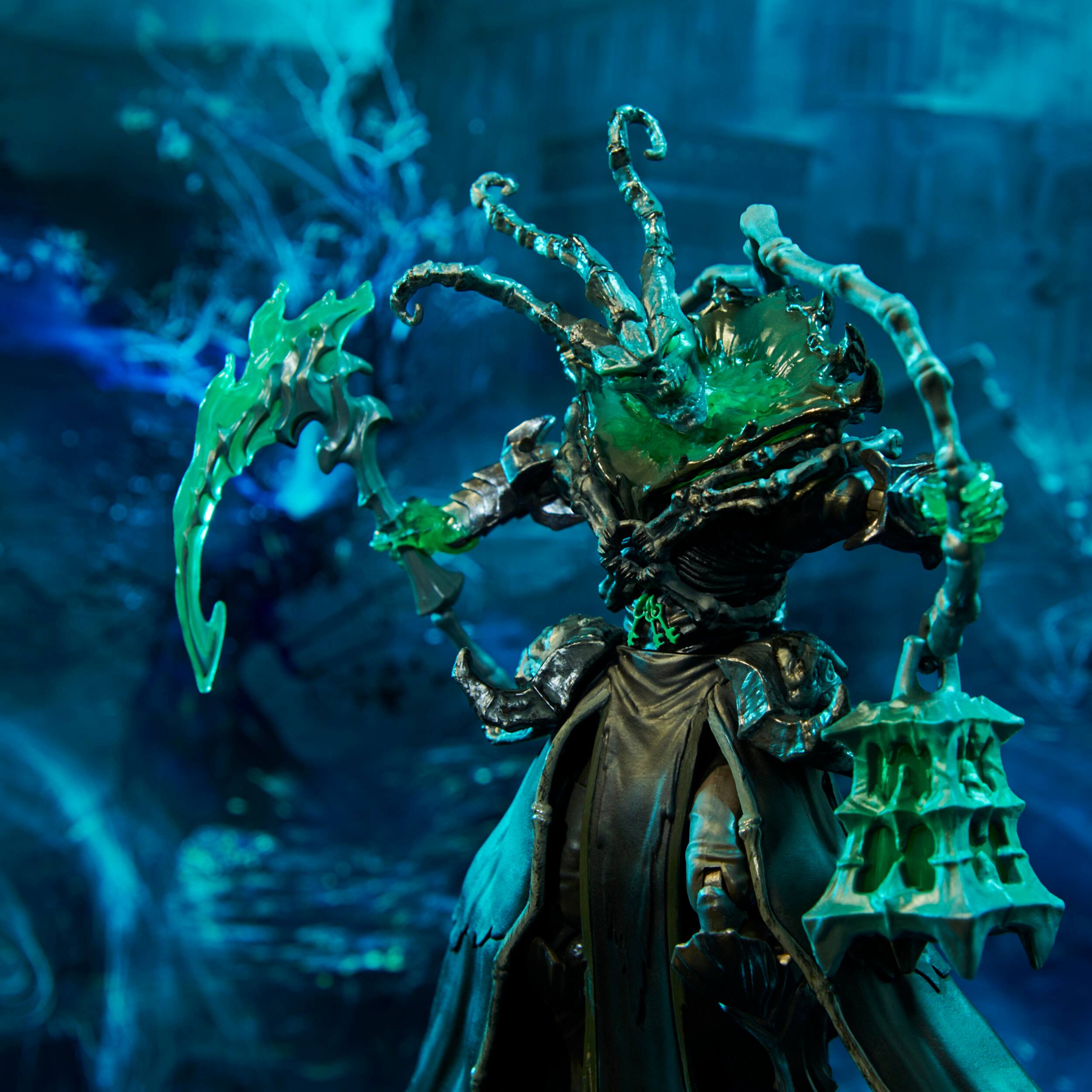 Alt View 16. League of Legends - 6-Inch Thresh Collectible Figure w/ Premium Details and 2 Accessories, Ages 12 and Up.