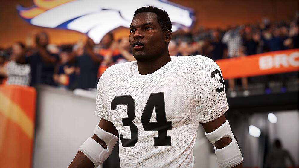 Alt View 13. Electronic Arts - Madden NFL 22.
