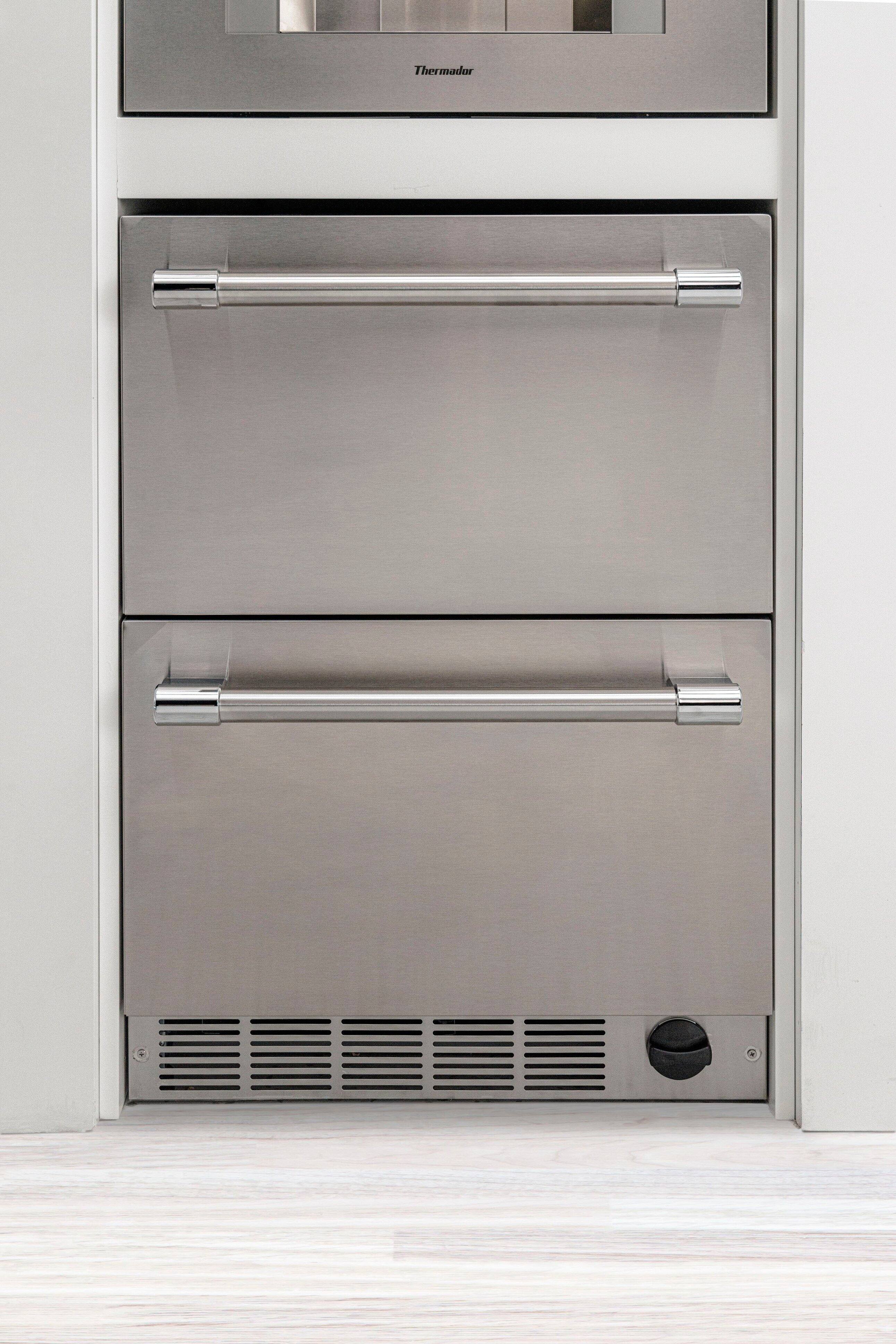 Alt View 12. Thermador - 4.3 Cu. Ft. Built-In Double Drawer Under-Counter Refrigerator/Freezer with Professional Series Handle - Stainless Steel.