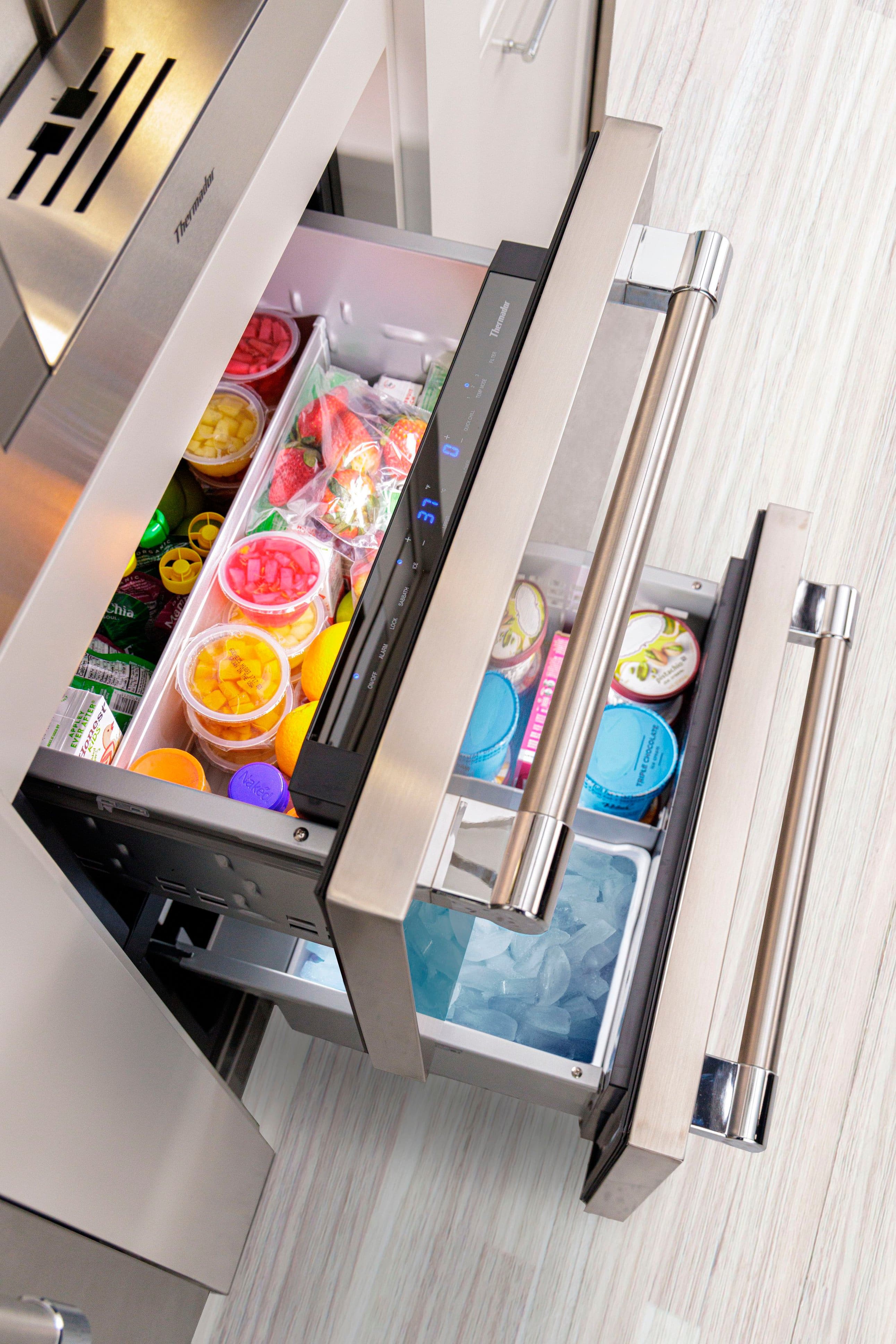 Thermada Thermader j in 0, 37 - 4 d hia Mard d EVRATTER S Naked I wen ALAT UNORS i3 LE CHOCOLATE TRIPLE.