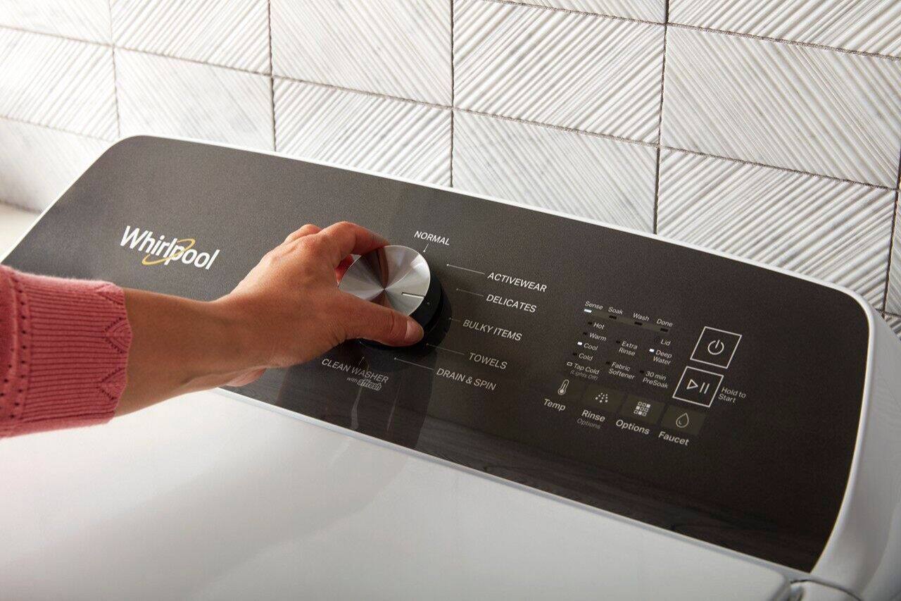 Alt View 19. Whirlpool - 4.6 Cu. Ft. Top Load Washer with Built-In Water Faucet - White.