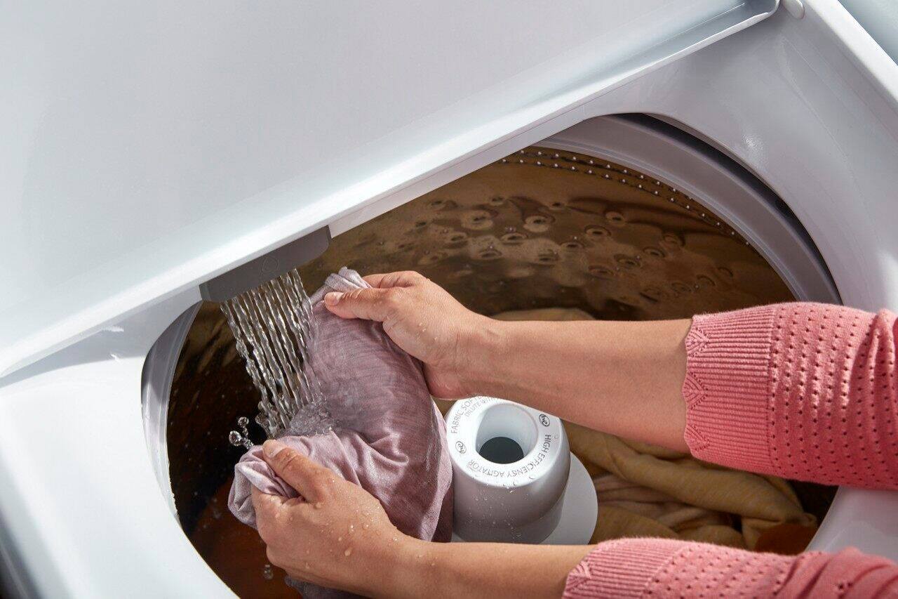 Alt View 19. Whirlpool - 4.5 Cu. Ft. Top Load Washer with Built-In Water Faucet - White.