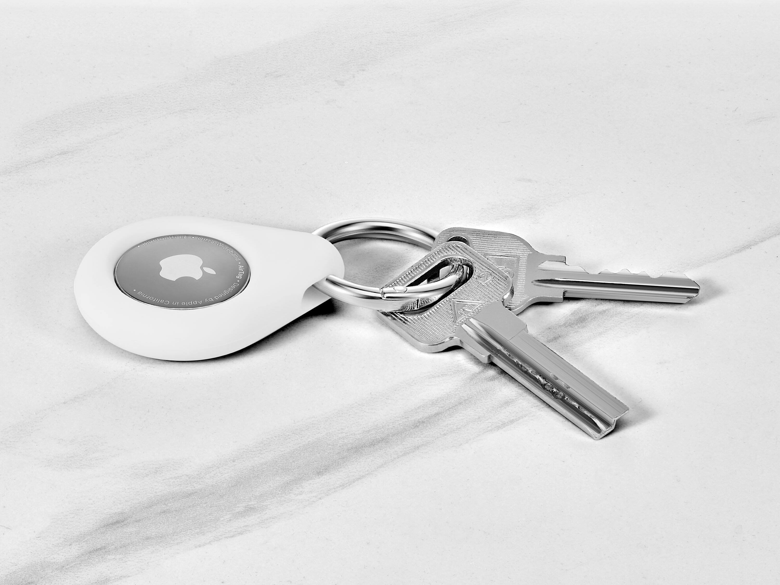 Alt View 16. Insignia™ - Key Ring Case for Apple AirTag - White.