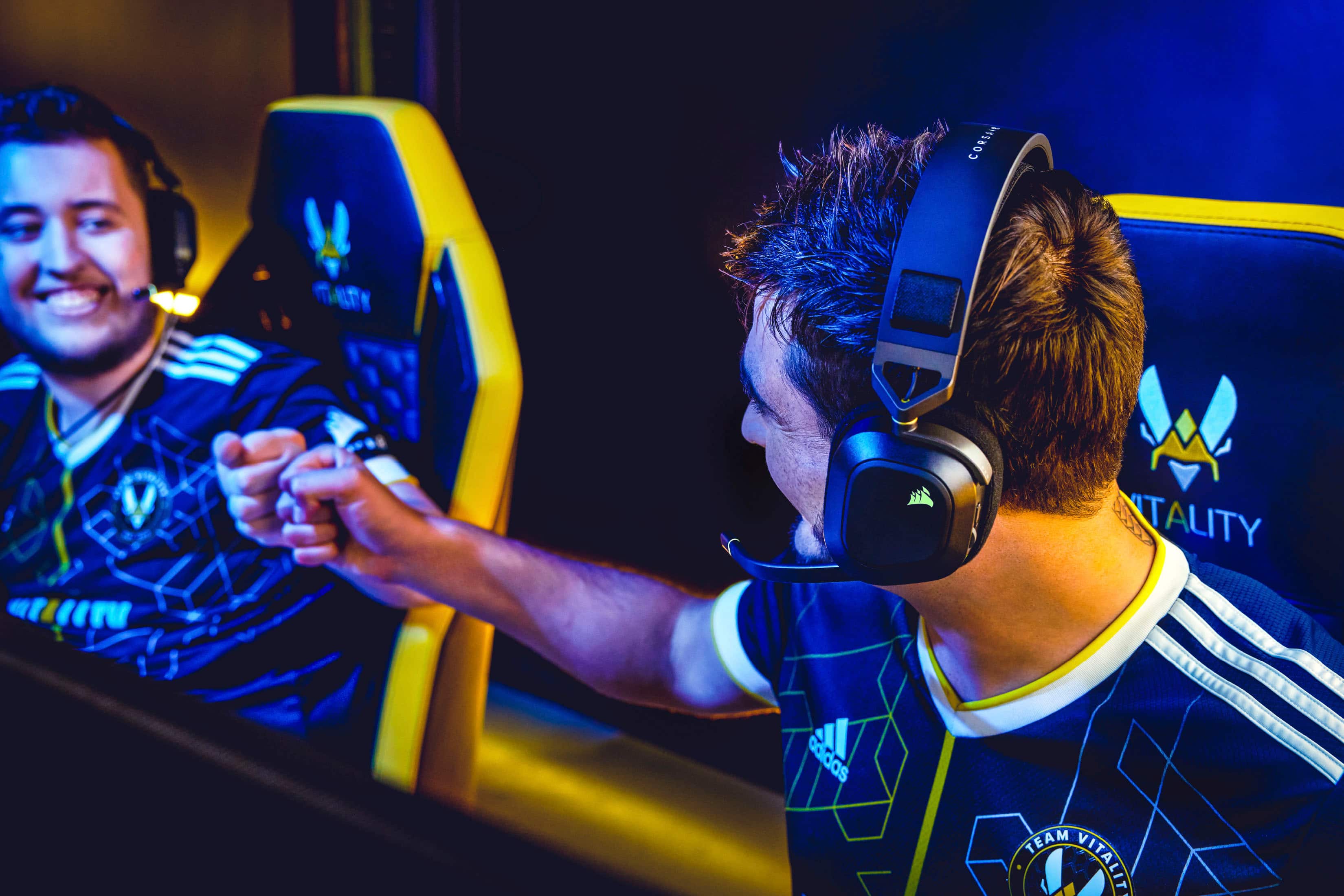 Alt View 24. CORSAIR - HS80 RGB Wireless Gaming Headset for PC, Mac, PS5, PS4 - Carbon.