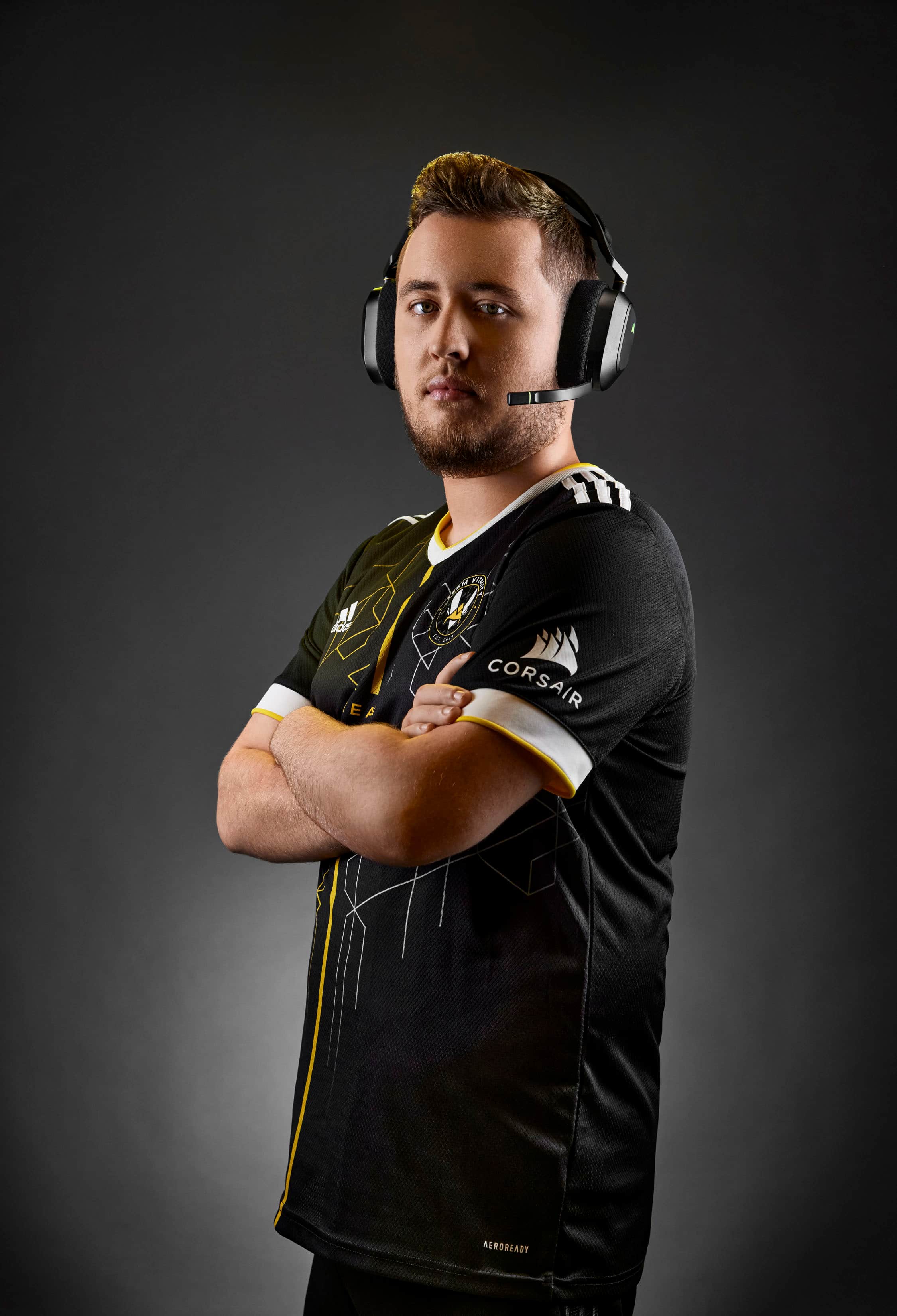 Alt View 25. CORSAIR - HS80 RGB Wireless Gaming Headset for PC, Mac, PS5, PS4 - Carbon.