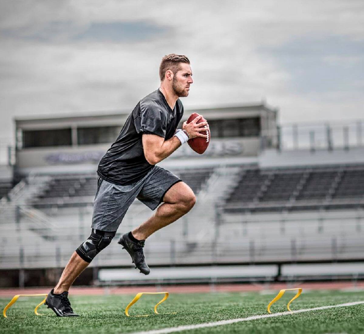 Alt View 13. DJO - DonJoy TRIZONE Knee Brace Large - Right - BLACK.