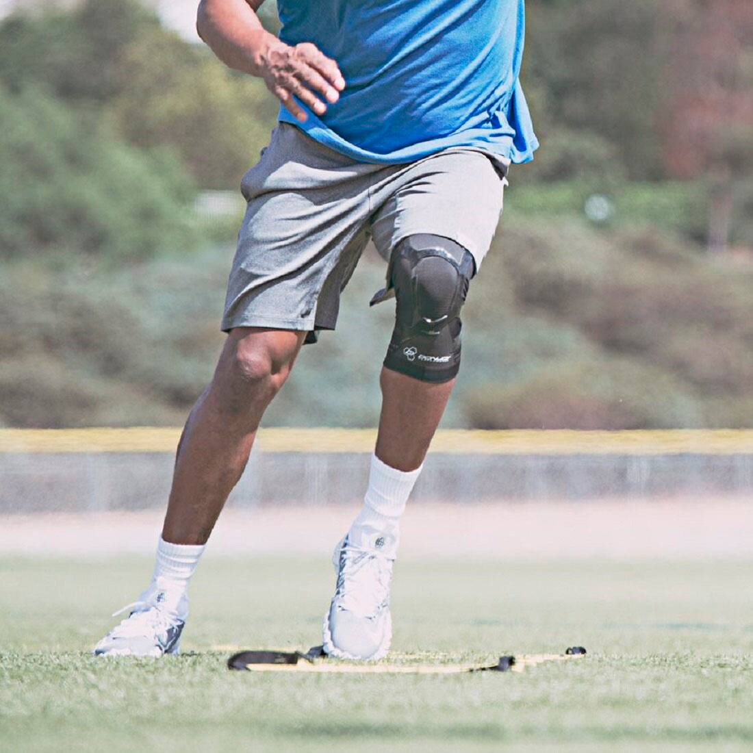 Left. DJO - DonJoy TRIZONE Knee Brace Large - Right - BLACK.