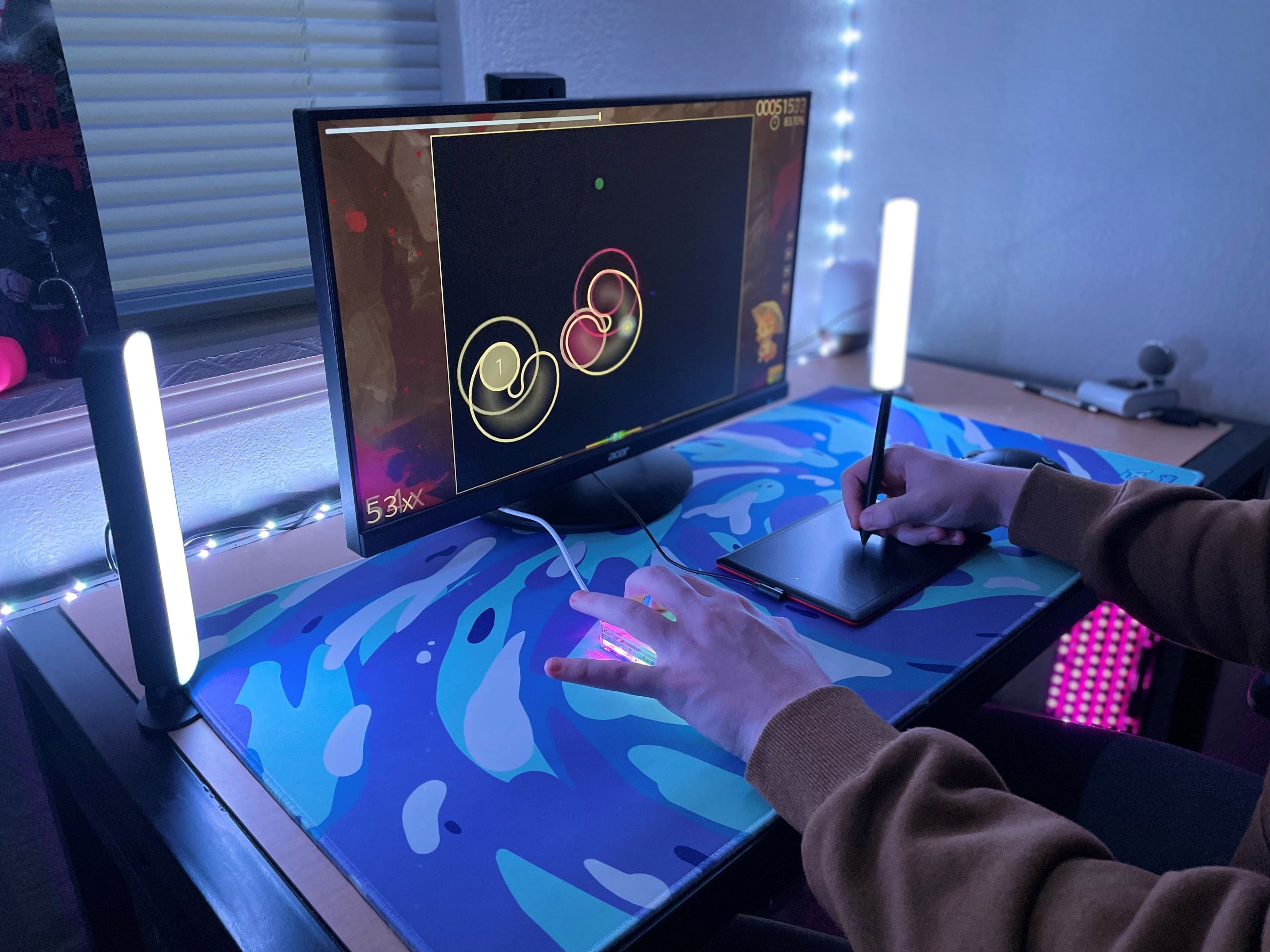 Alt View 12. Wacom - One by Wacom Student Drawing Tablet (medium) – Works with Chromebook, Mac, PC - Black/Red.