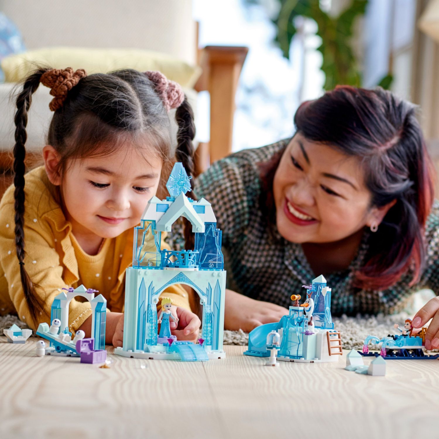 Angle View: LEGO - Disney Princess Anna and Elsa's Frozen Wonderland 43194