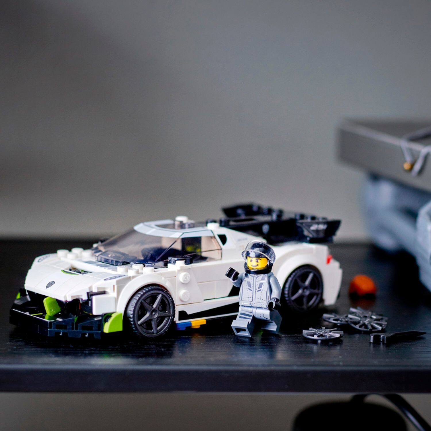 Left. LEGO - Speed Champions Koenigsegg Jesko 76900.