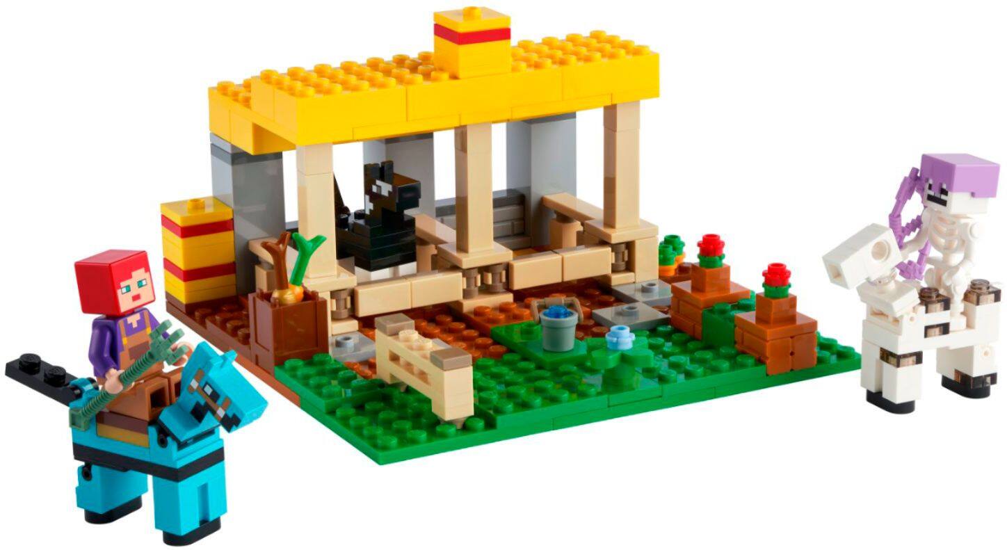 Left View: LEGO - Minecraft The Horse Stable 21171