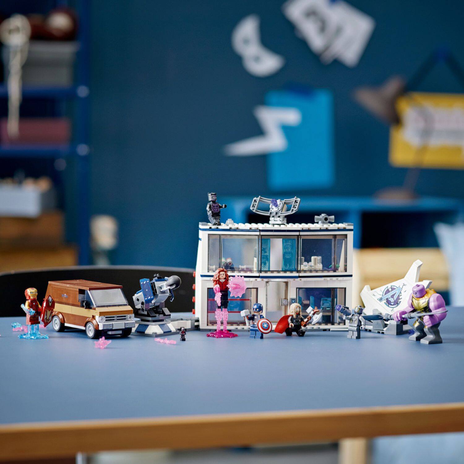 Zoom in on Alt View Zoom 13. LEGO - Super Heroes Avengers: Endgame Final Battle 76192.