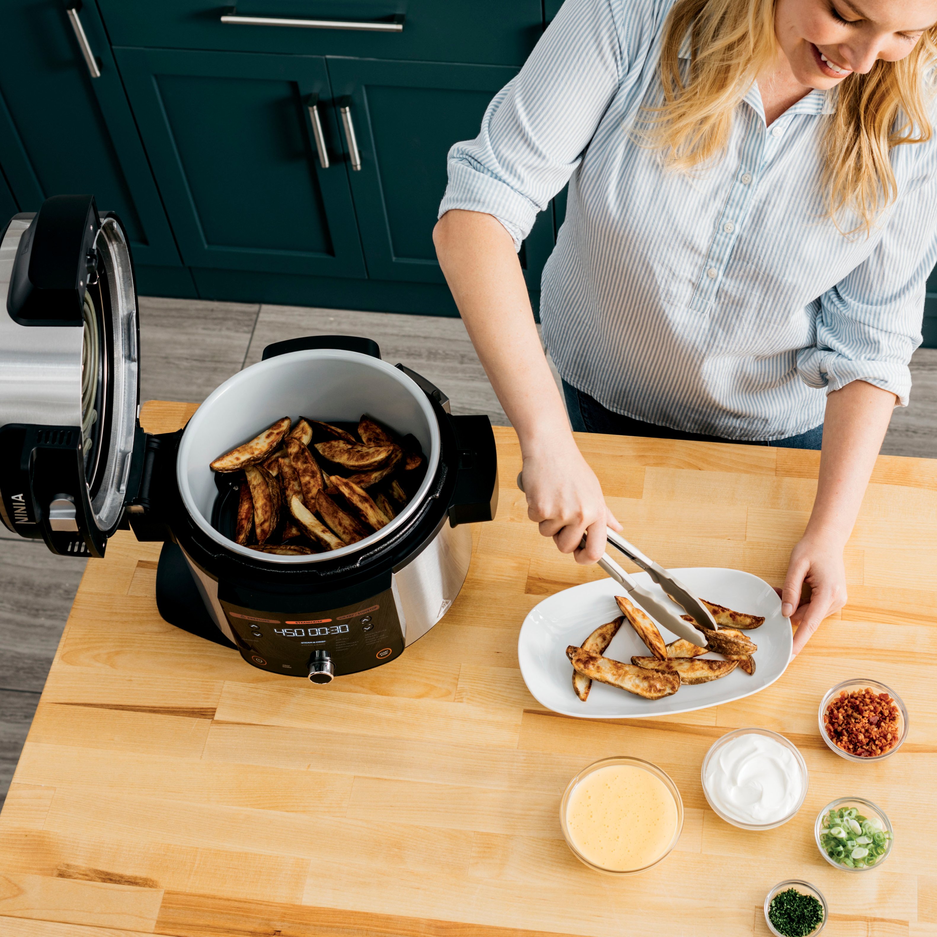 Best Buy: Ninja Foodi 14-in-1, 6.5-QT Pressure Cooker Steam Fryer with  SmartLid Stainless/Black OL501