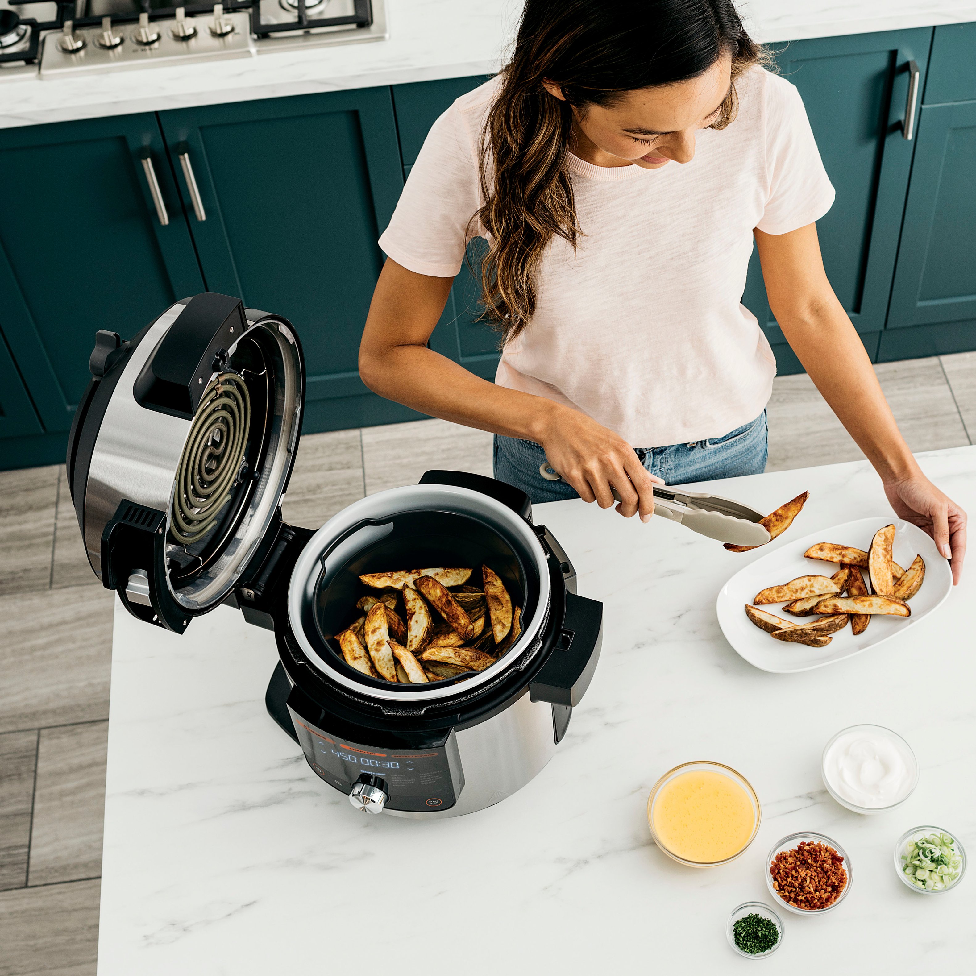 Best Buy: Ninja Foodi 14-in-1, 6.5-QT Pressure Cooker Steam Fryer with  SmartLid Stainless/Black OL501