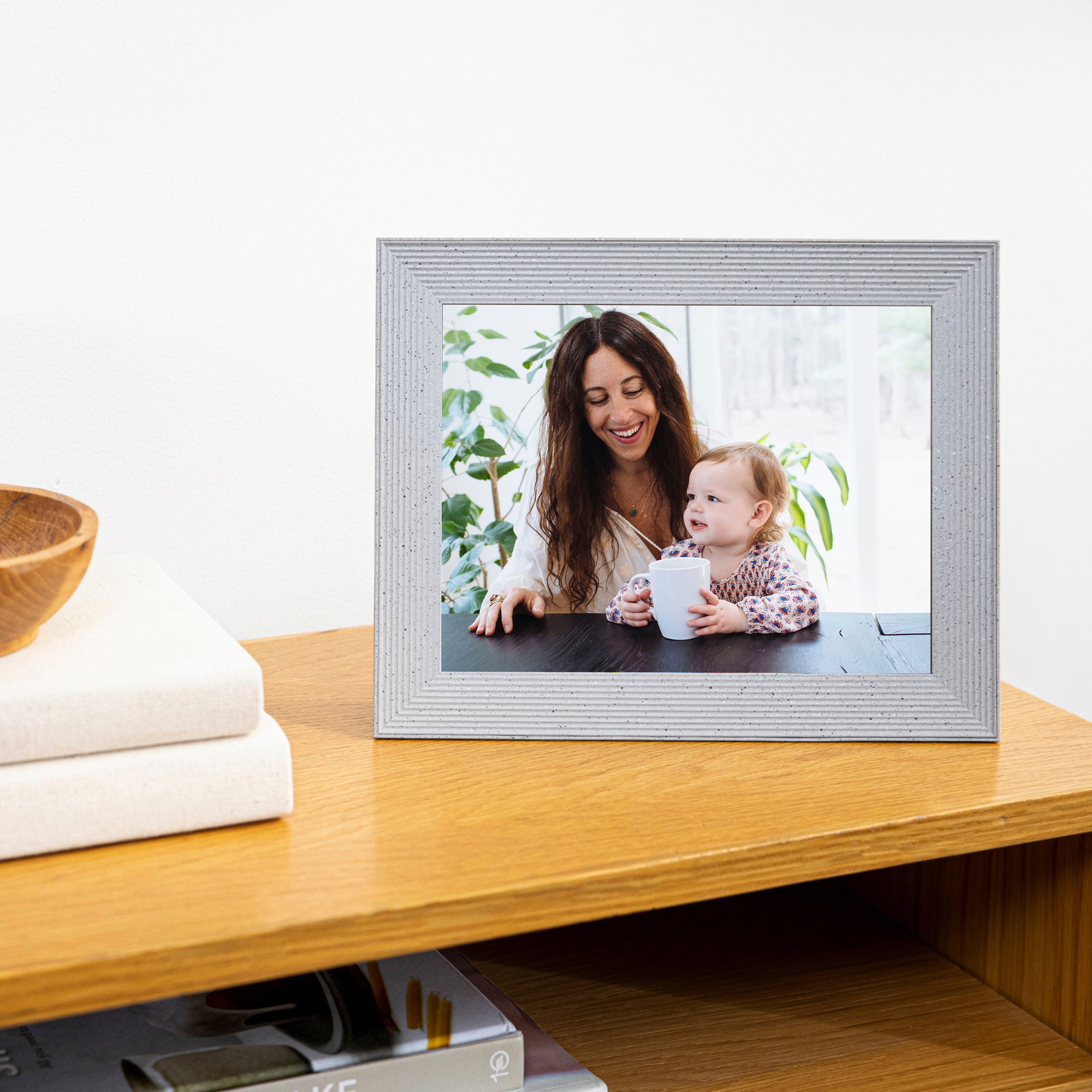 Best Buy: Aura Mason Digital Frame Wi-Fi 9.7\'\' Luxe LCD AF700-WHT Sandstone Photo