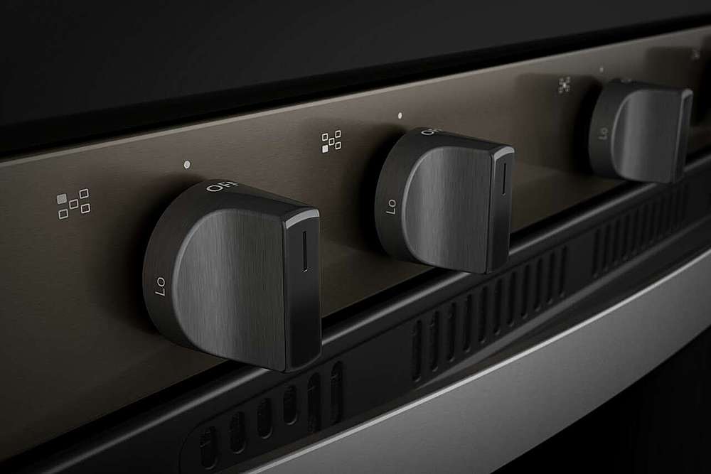 The text on the image reads: "5 gas burners provide versatility in heat output. 9,500 BTU 5,000 BTU 8,000 BTU 15,000 BTU 15,000 BTU."