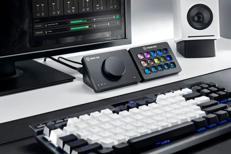 Alt View 17. Elgato - Wave XLR - XLR/USB-C Microphone Interface & Digital Mixing Solution - Black.