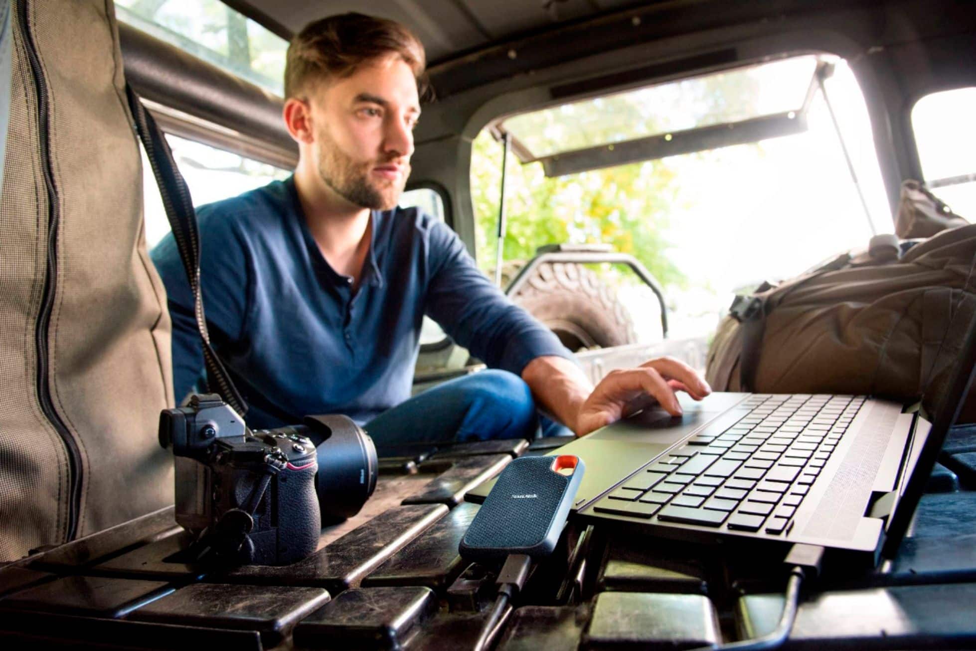 Alt View 13. SanDisk - Extreme Portable 4TB External USB-C NVMe SSD - Black.