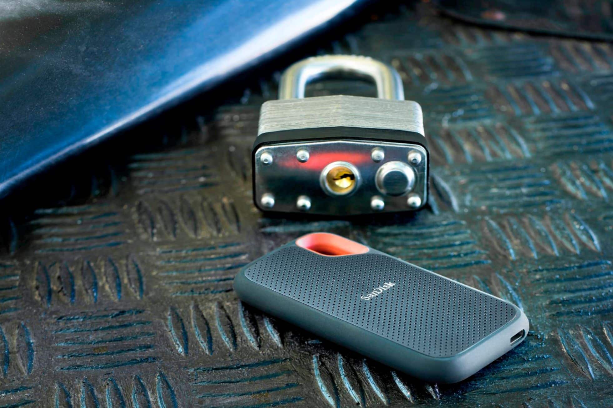 Alt View 14. SanDisk - Extreme Portable 4TB External USB-C NVMe SSD - Black.