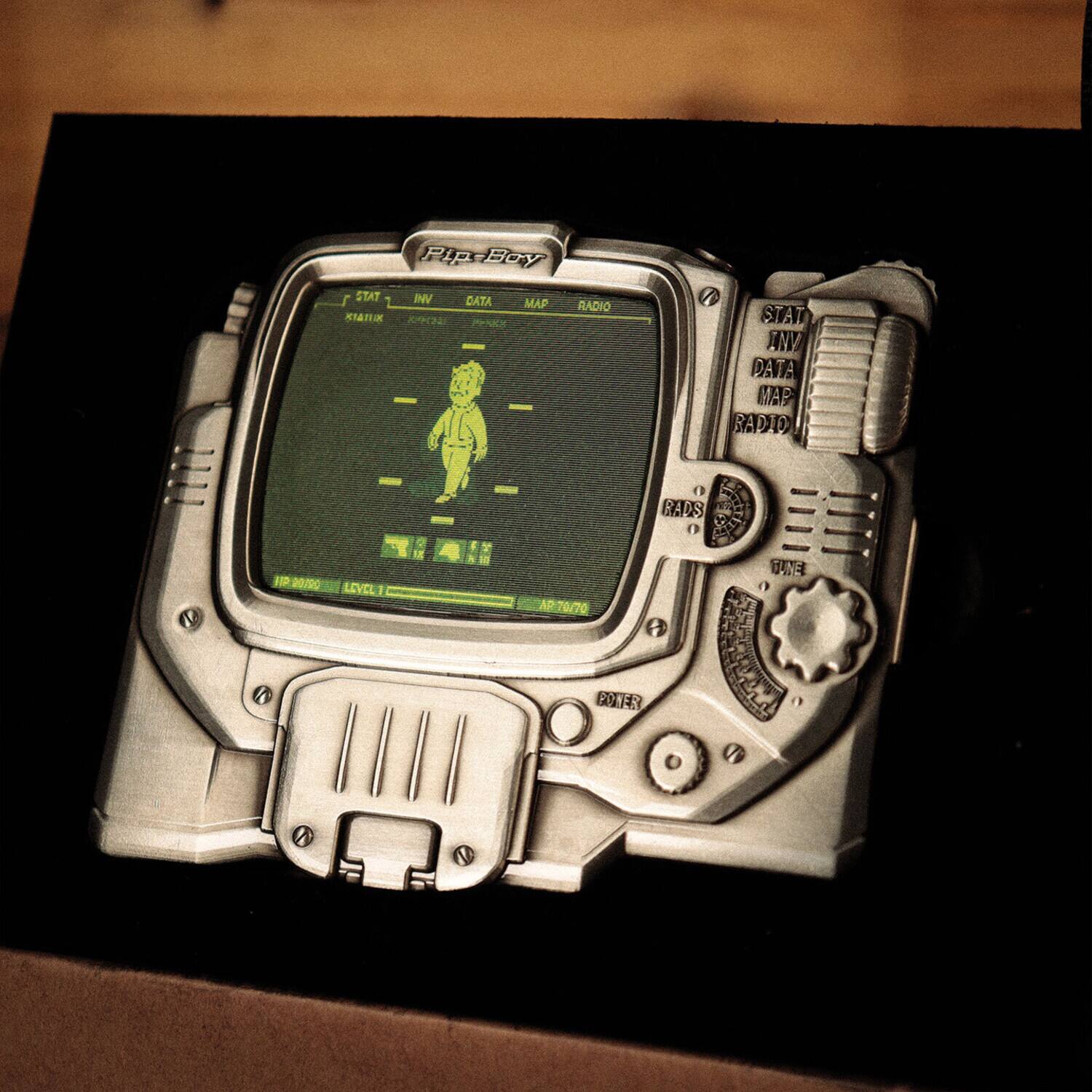 Pip-Boy  
STAT INV DATA MAP RADIO  

STAT  
HP 20/90  
LEVEL 1  
AP:70/70  

RADIO  
RADS 0  

FOTER WANE O FAERE E