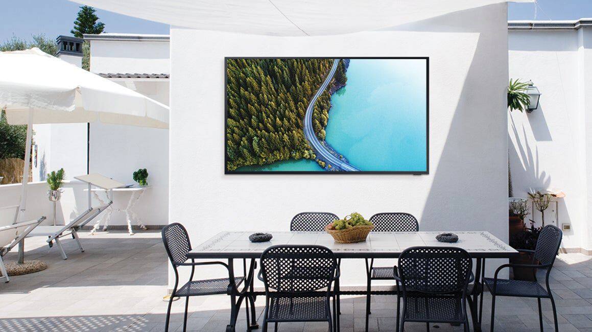 Alt View 34. Samsung - The Terrace Series 65" Class QLED Outdoor Full Sun 4K UHD Smart Tizen TV - Titan Black.