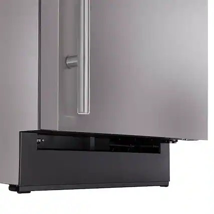 Angle. U-Line - 24'' Adjustable Grille - Black.