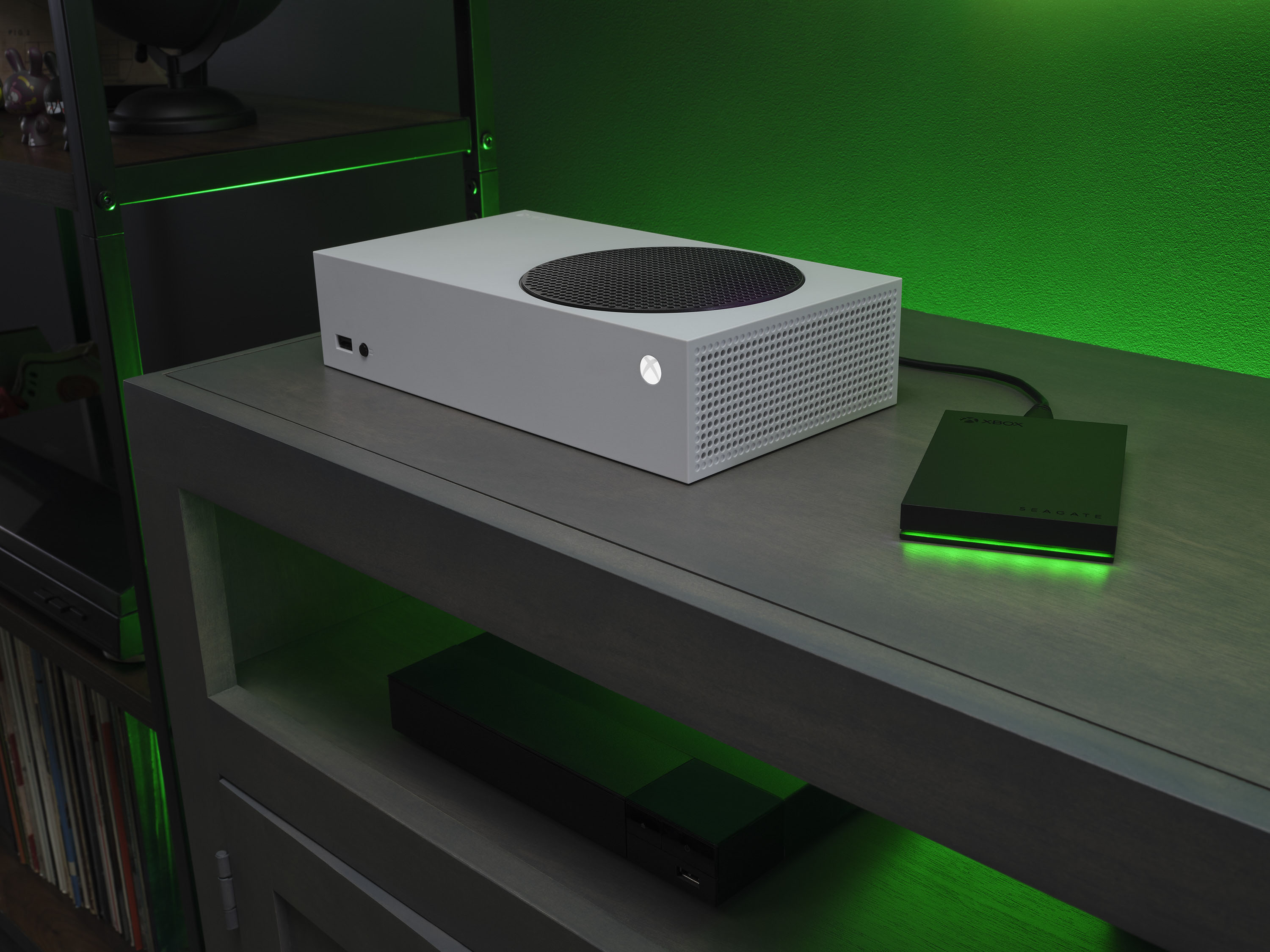 Seagate STKX2000400 Disque dur externe portable pour Xbox 2 To – USB 3.2  Gen 1, noir avec barre LED verte intégrée, certifié Xbox : :  Électronique
