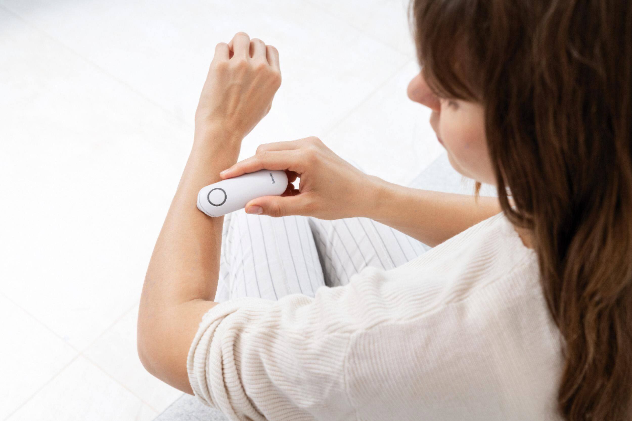 Alt View 14. Beurer - Insect Bite Healer - white.