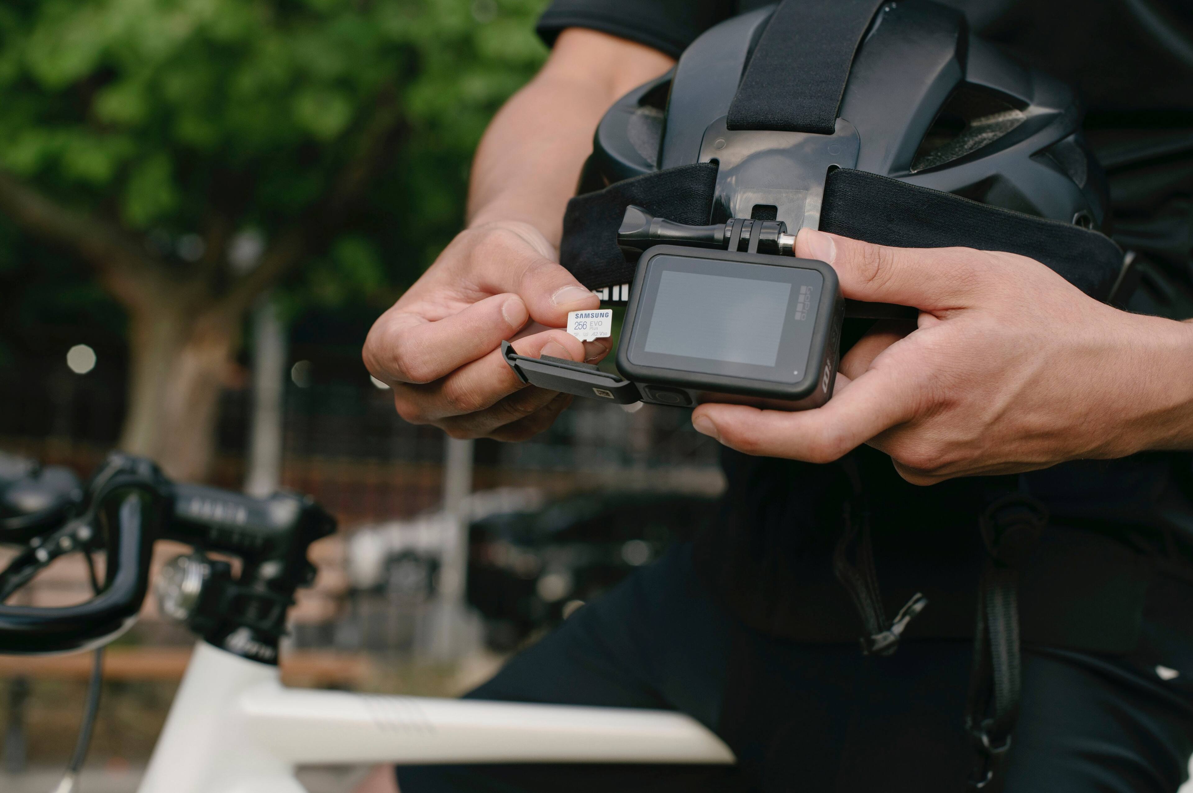 Alt View 18. Samsung - EVO Plus 256GB microSDXC UHS-I Memory Card with Adapter - White.