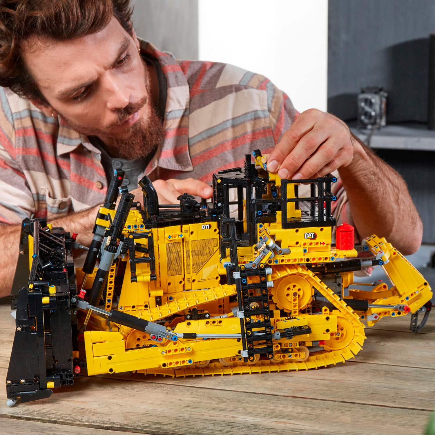 Left View: LEGO - Technic App-Controlled Cat D11 Bulldozer 42131