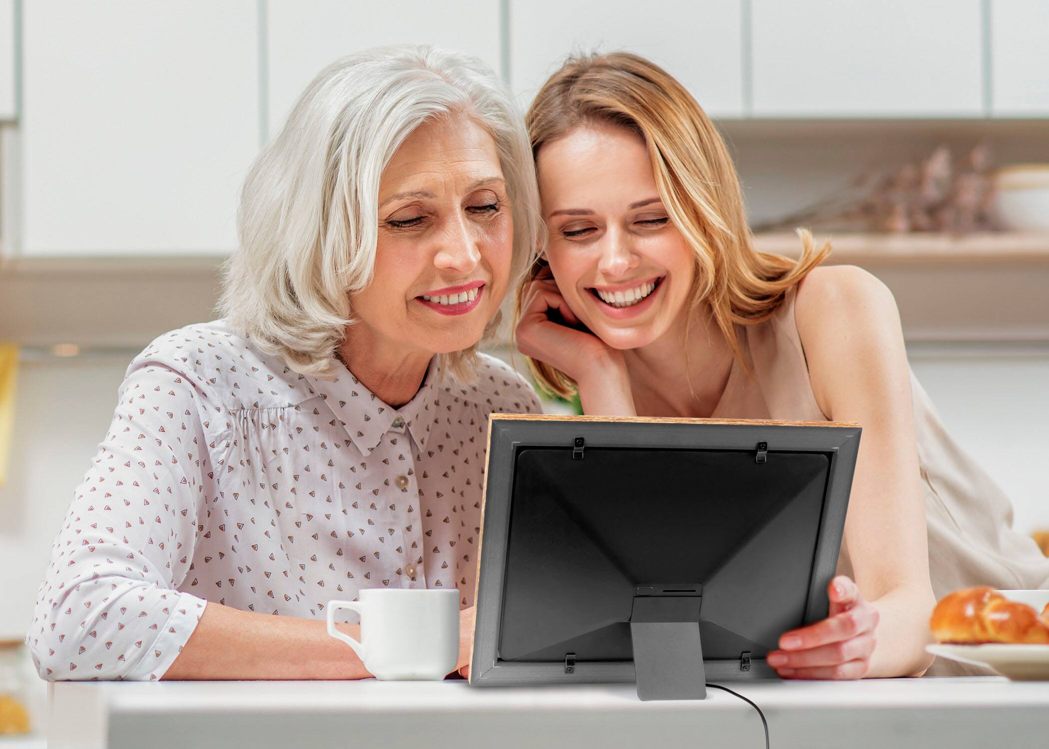 Alt View 15. Aluratek - 10" LCD Wi-Fi Touchscreen Digital Photo Frame - Distressed Wood.