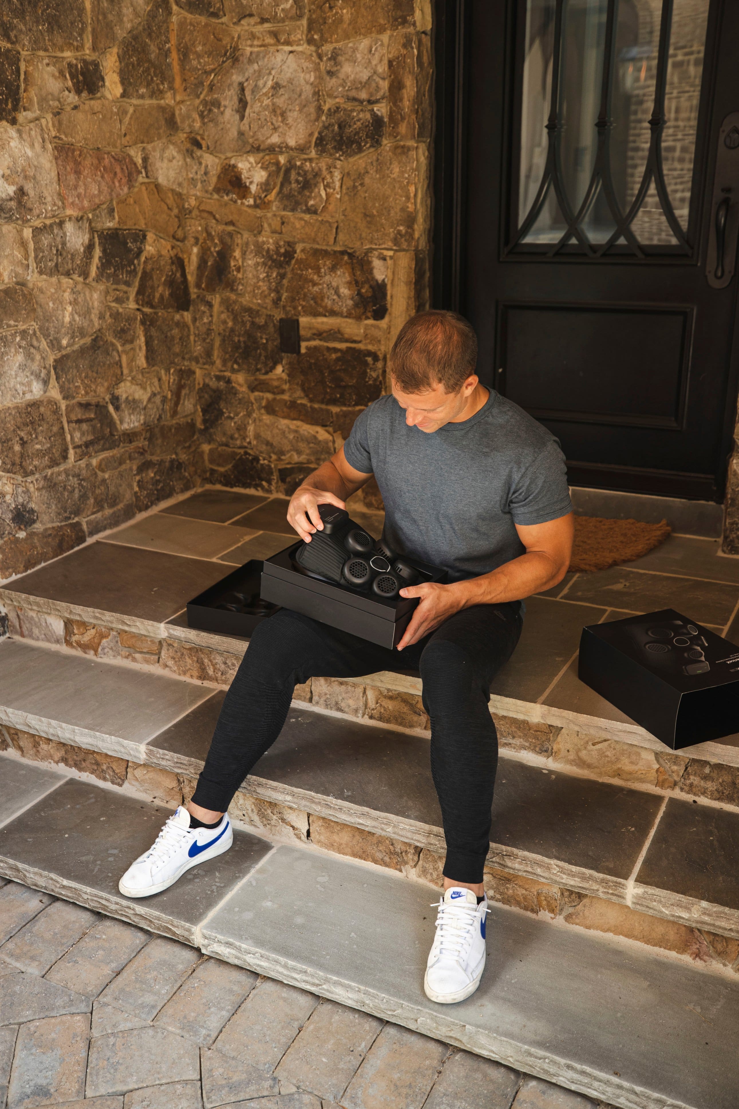 Alt View 14. Hyperice - X Knee Contrast Therapy Device - Black.