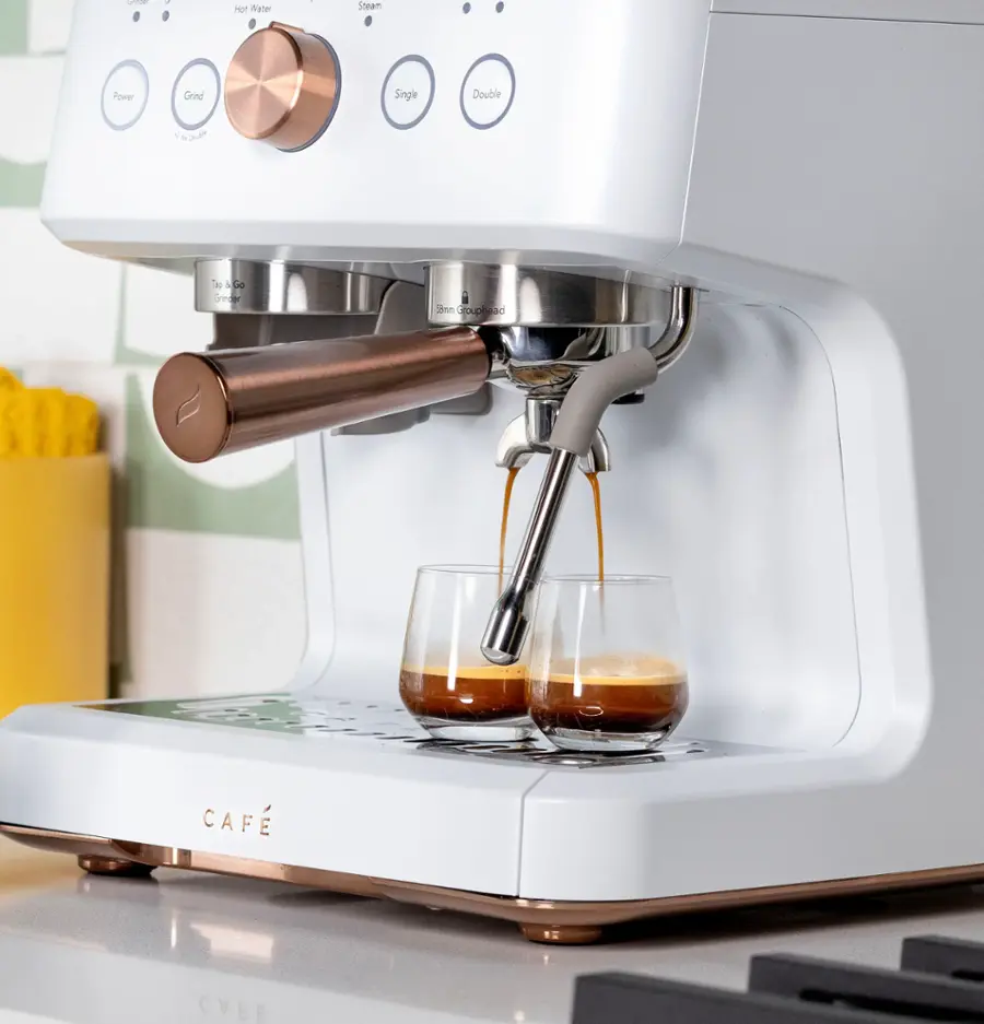 Alt View 25. Café - Bellissimo Semi-Automatic Espresso Machine with 15 bars of pressure, Milk Frother, and Built-In Wi-Fi - Matte White.