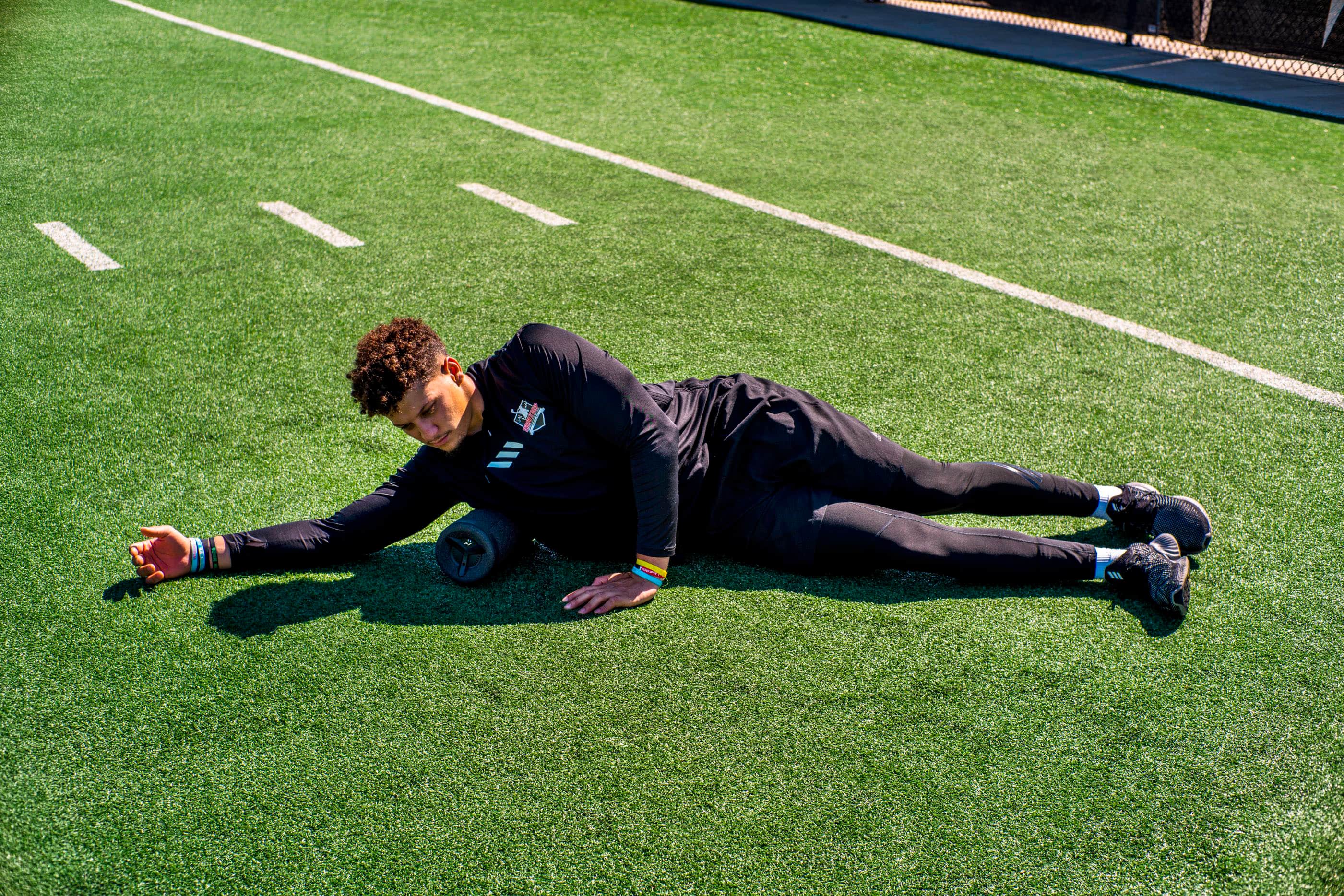 Alt View 14. Hyperice - Vyper 3 Vibrating Roller - Black.