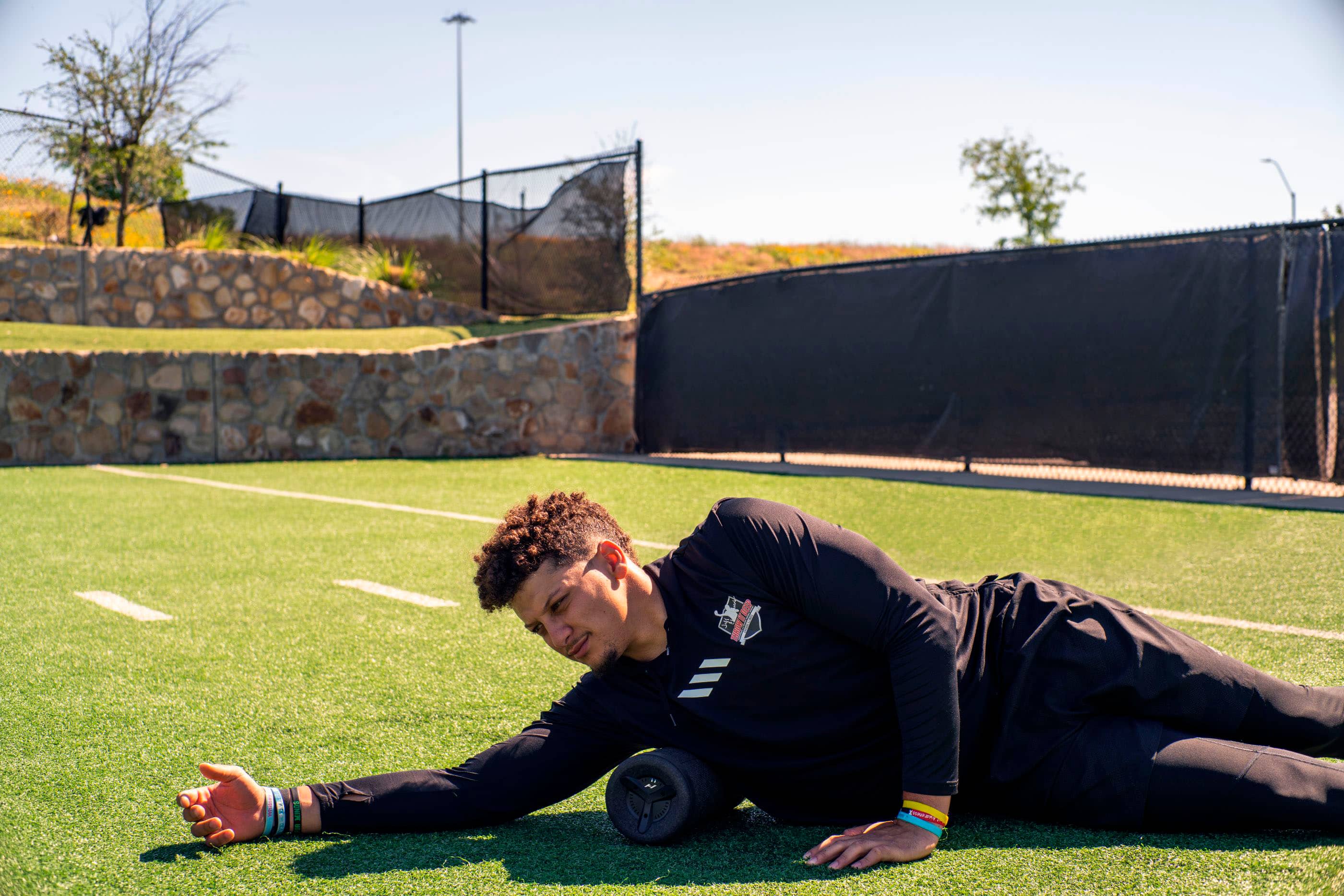 Alt View 17. Hyperice - Vyper 3 Vibrating Roller - Black.