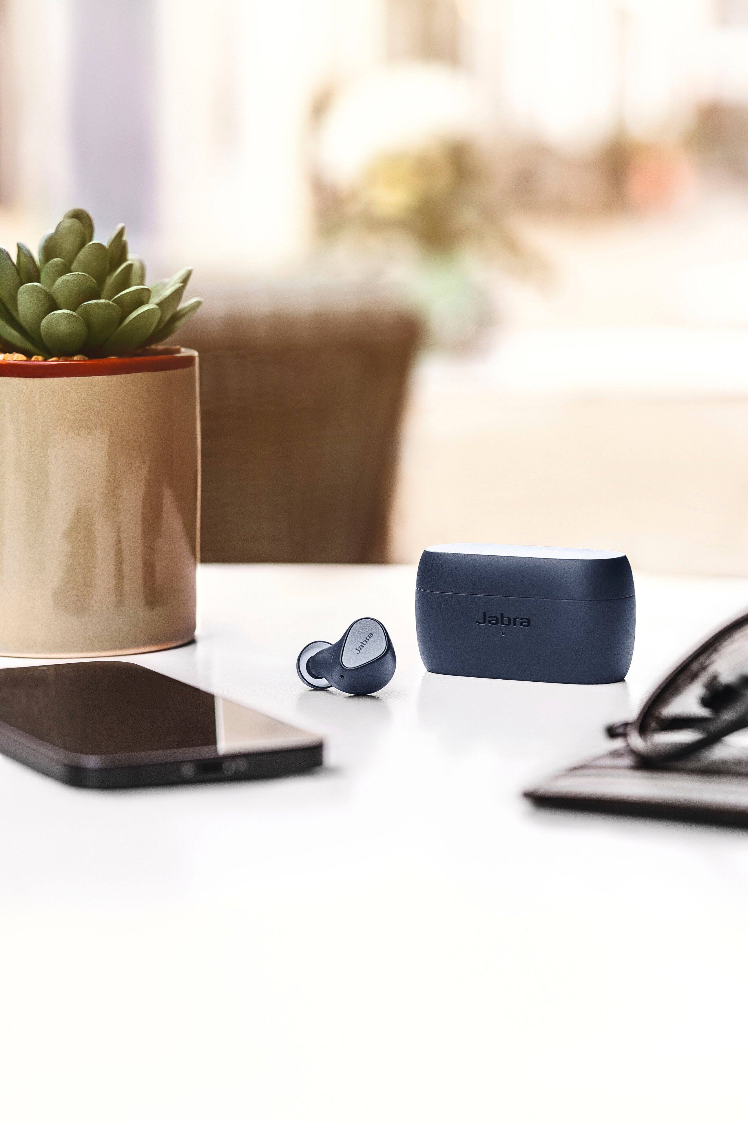 Left. Jabra - Elite 3 True Wireless In-Ear Headphones - Navy.