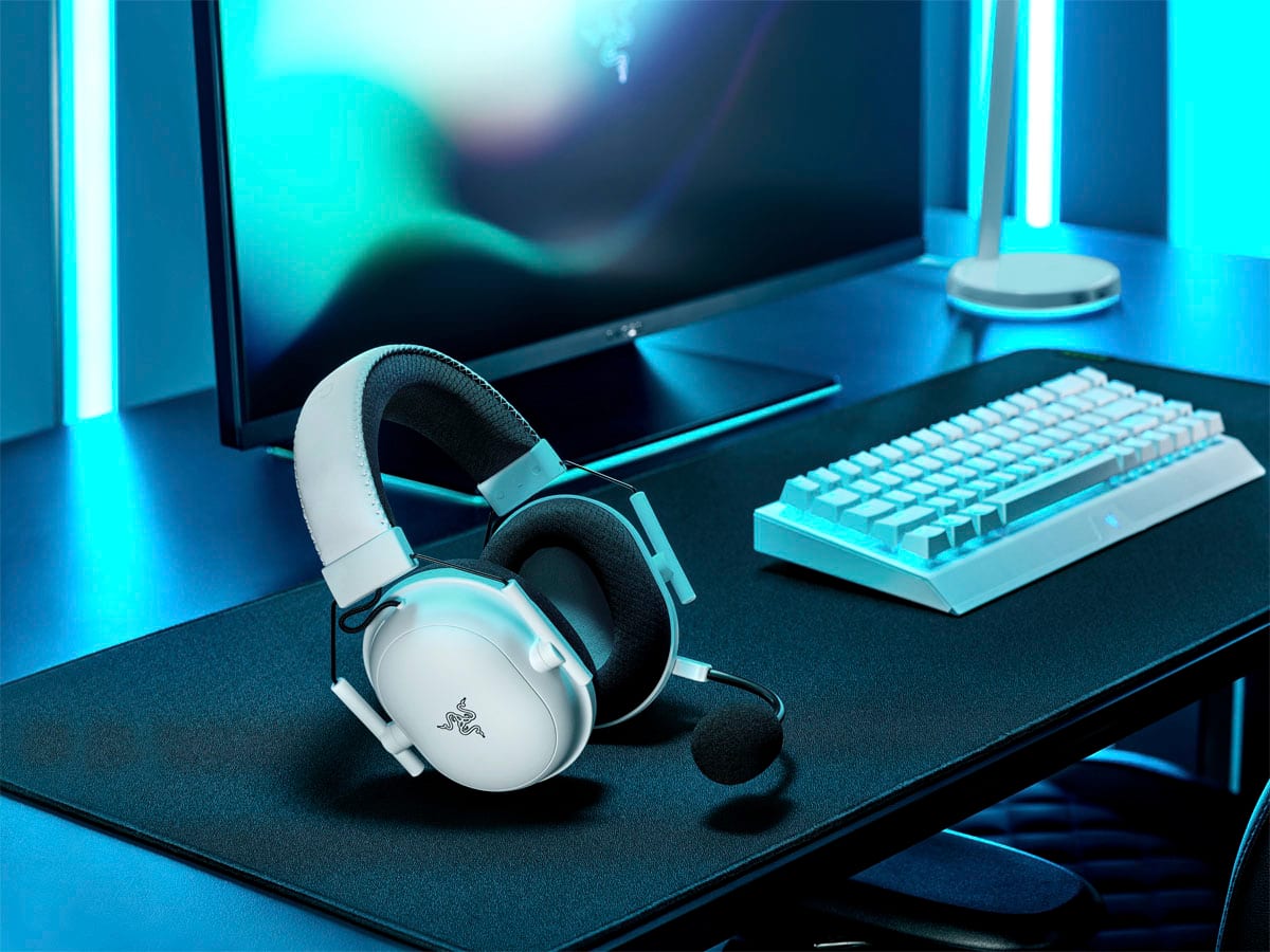  Razer BlackShark V2 Pro Wireless Gaming Headset: THX