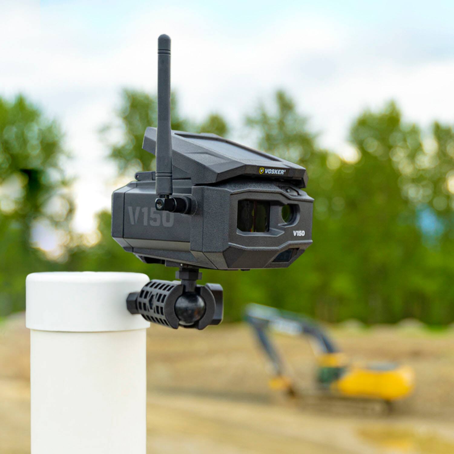 Alt View 12. Vosker - V150-V - Solar Powered LTE Cellular Outdoor Security Camera - Color by day, infrared by night.