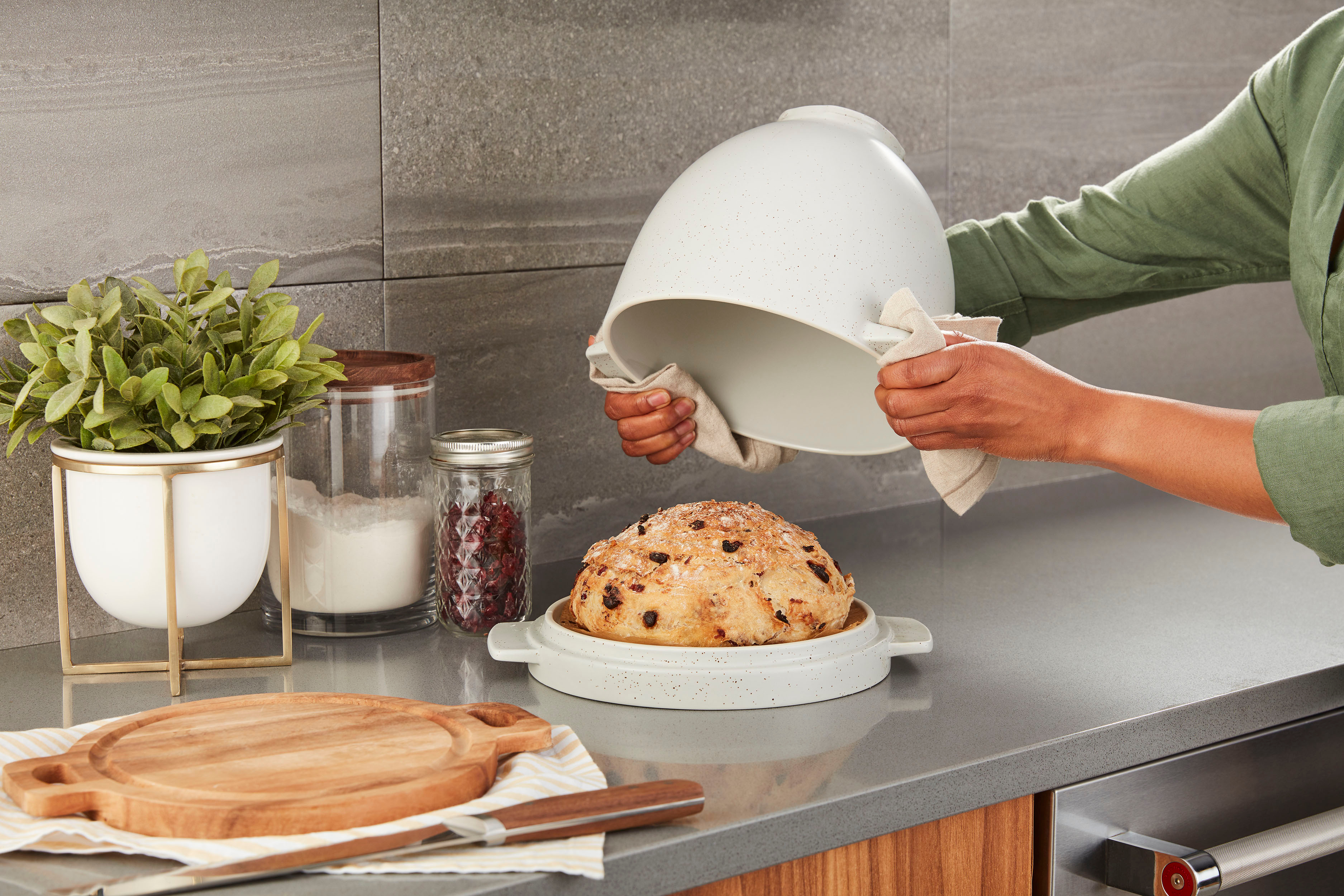 KitchenAid 5-Quart Grey Speckled Ceramic Bread Bowl with Baking Lid, Fits  4.5