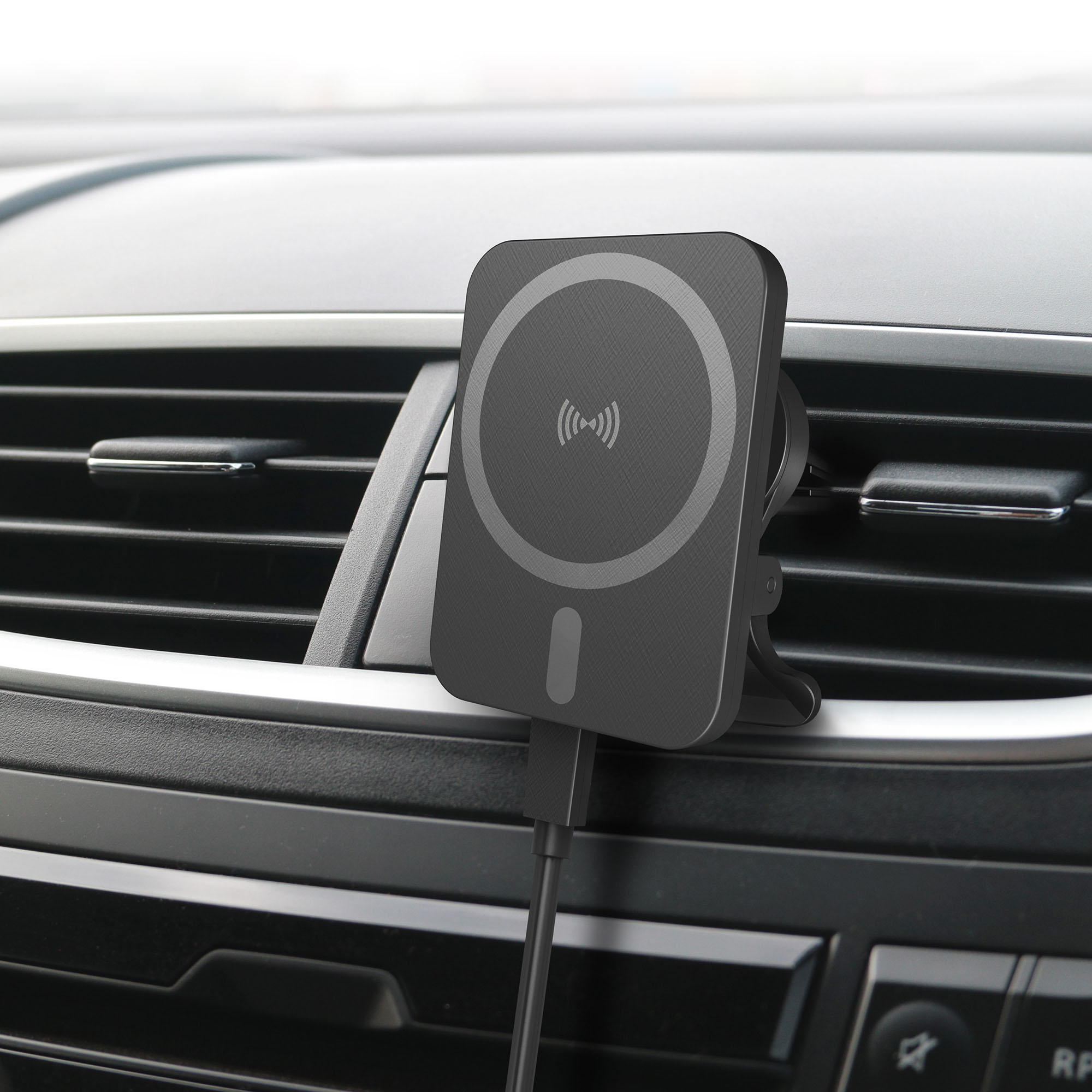 Best Buy: Just Wireless 15W Magnetic Wireless Charger Car Vent Mount for  MagSafe Devices Black 20017