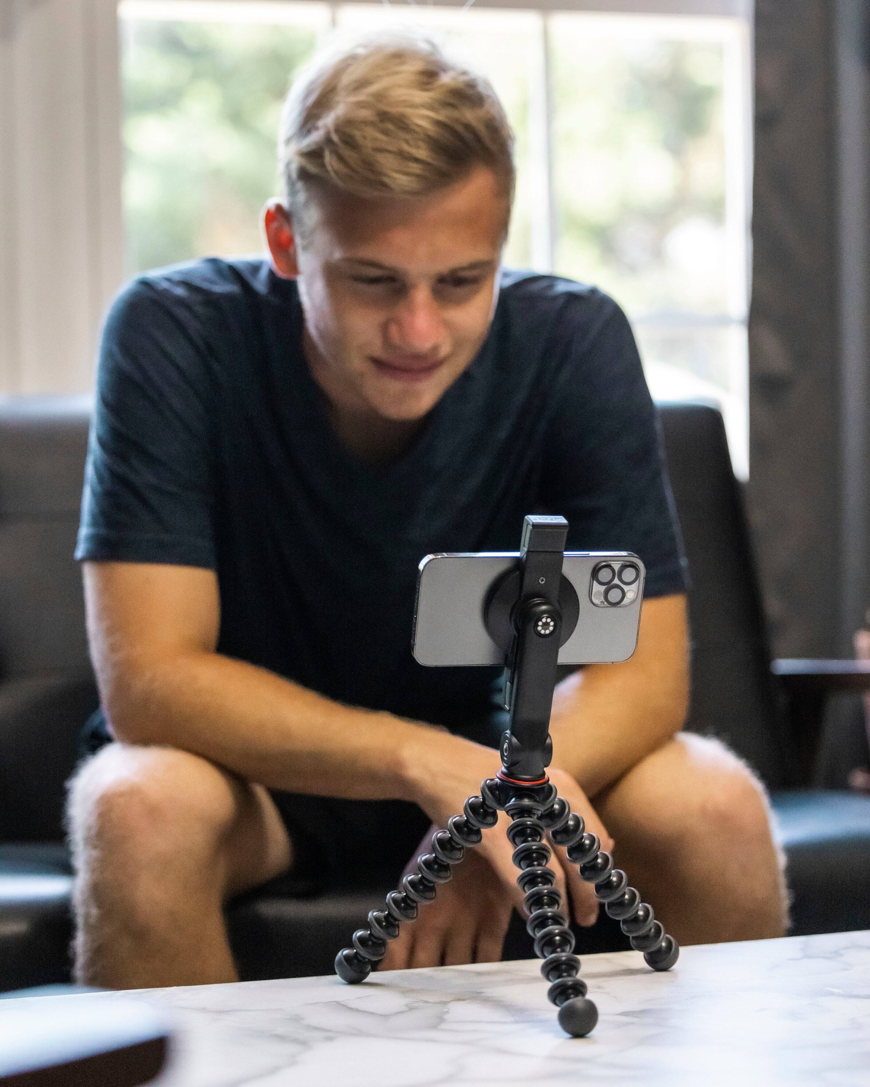 Alt View 17. JOBY - GripTight GorillaPod for MagSafe.